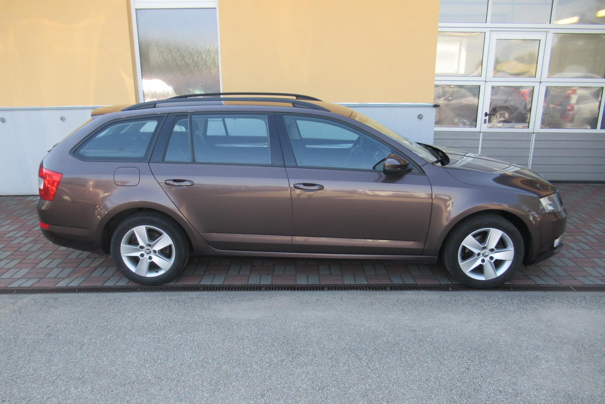 Škoda Octavia, 1.6 TDI 4x4 KLIMA TAŽNÉ ČR - fotka 3