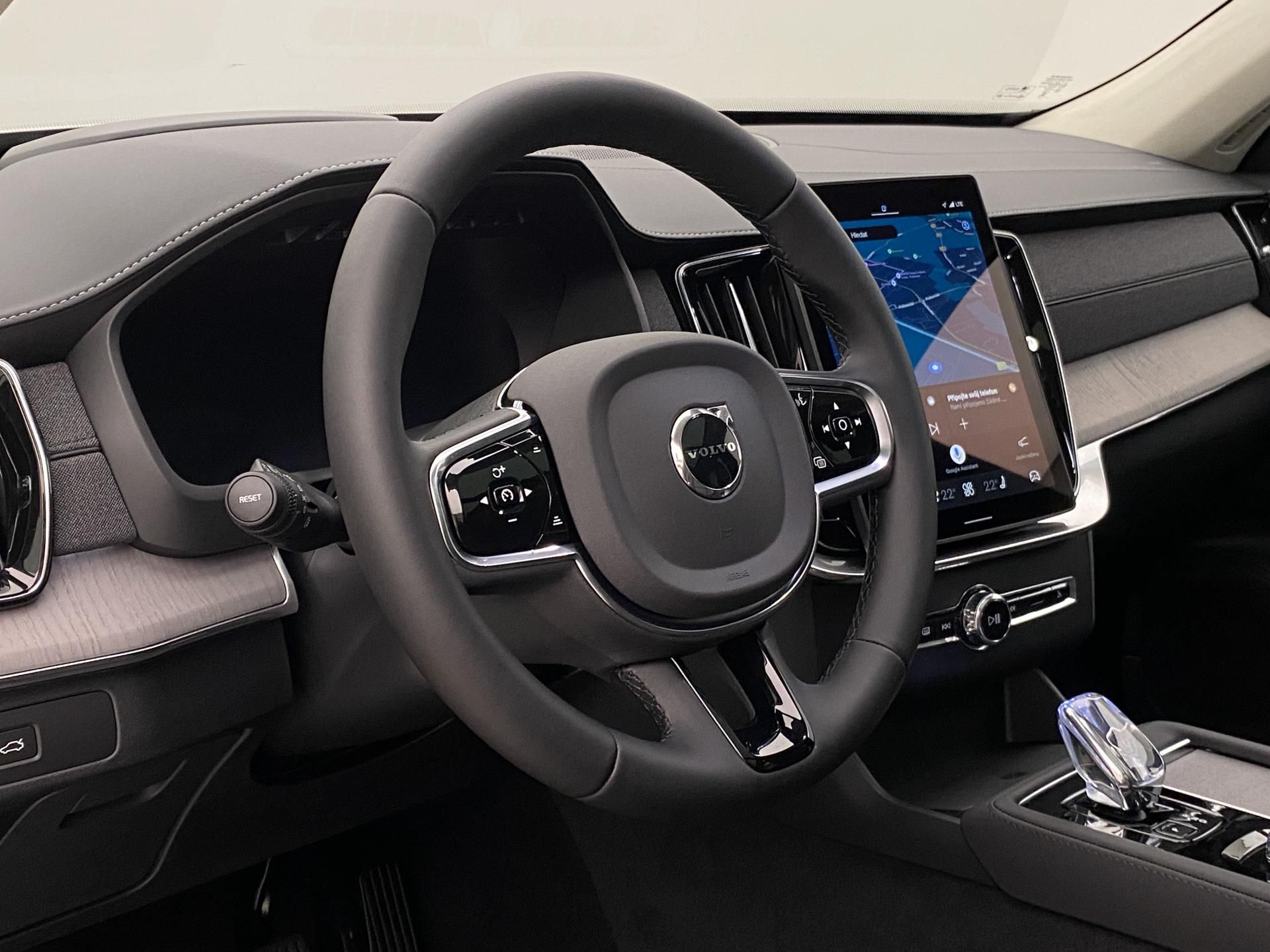 Volvo XC90, B5 AWD AUT BRIGHT ULTRA 7míst - fotka 4