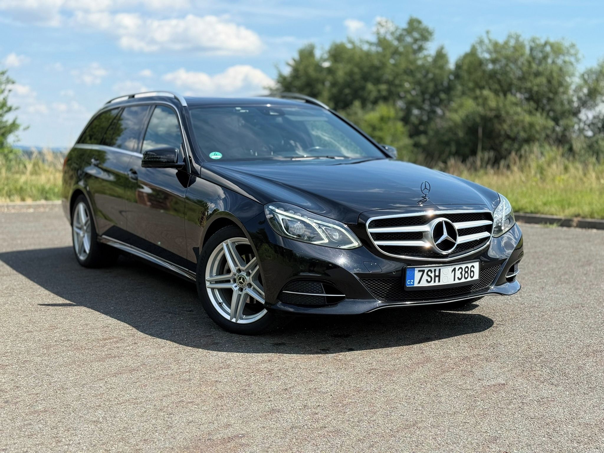 Mercedes-Benz Třídy E, MB Servis, nebourané - fotka 2
