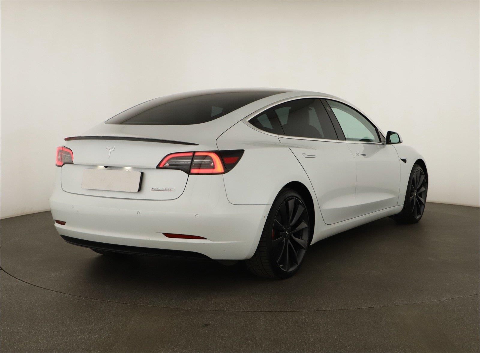 Tesla Model 3, Performance 78kWh, SoH 83% - fotka 5