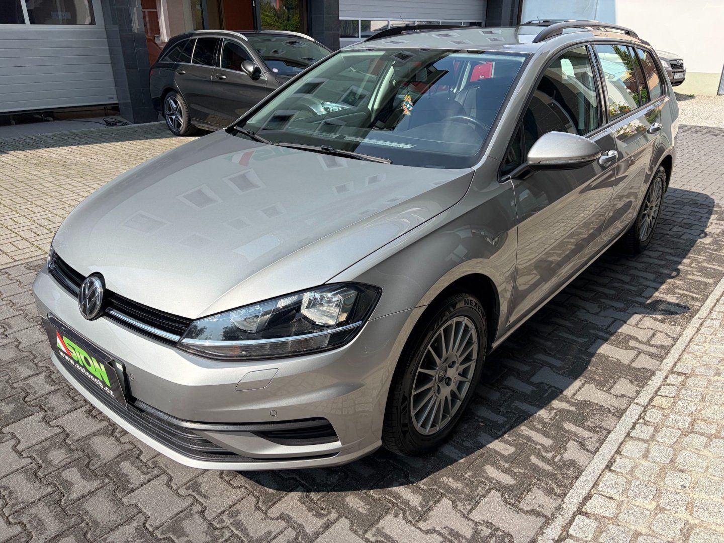 Volkswagen Golf Variant, 1,0i 81kW,DSG,serviska,2xkola - fotka 3