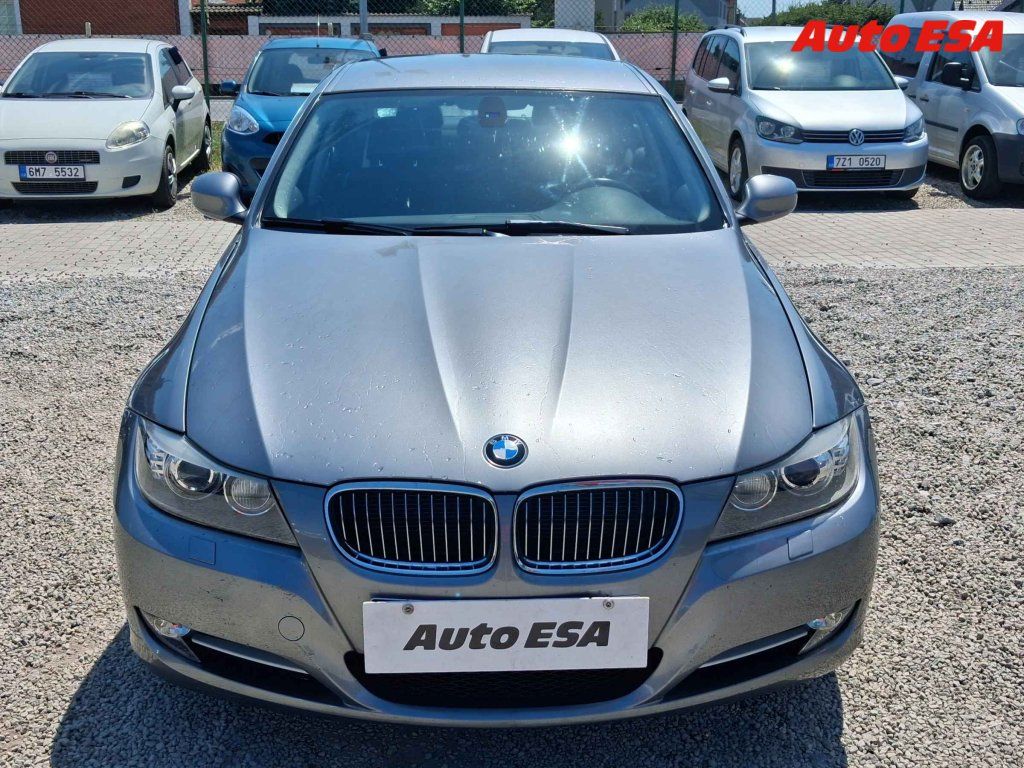 BMW Řada 3, 320d - fotka 2