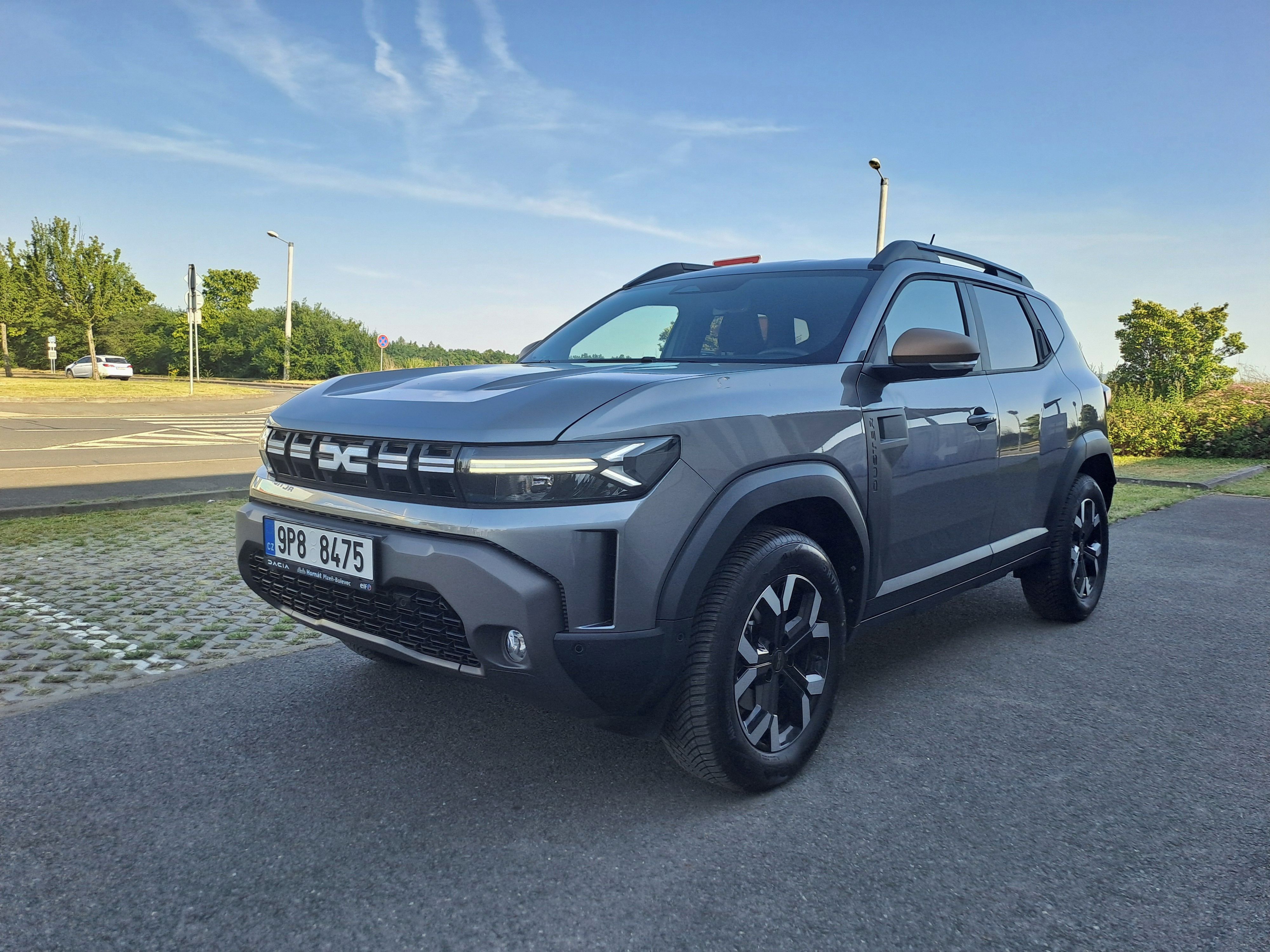 Dacia Duster, 1.2TCE HYBRID 4x4 STAV NOVÉHO! - fotka 3