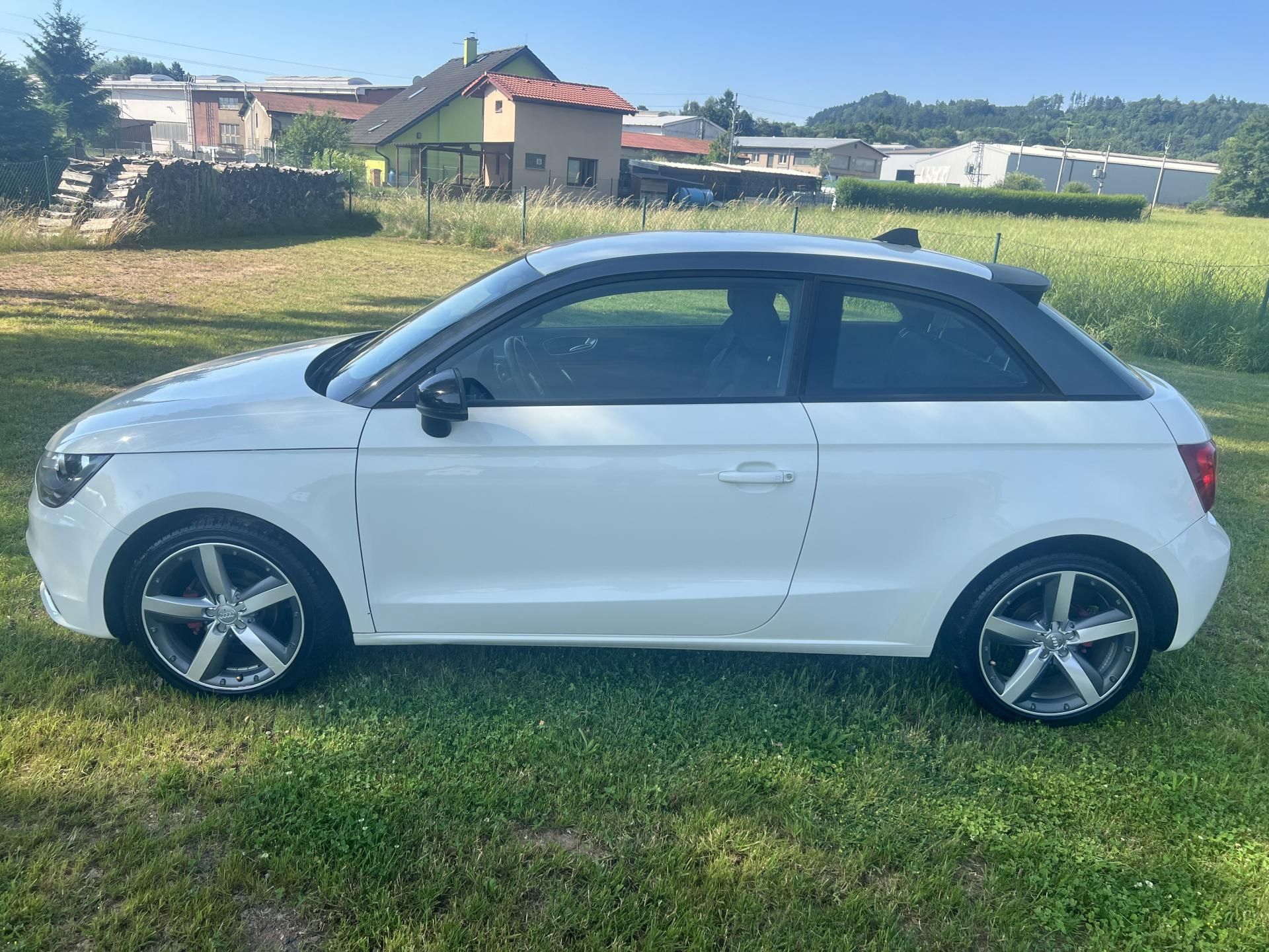 Audi A1, 1.2TFSI 63KW,KůŽE,NAVI,2xALU - fotka 4