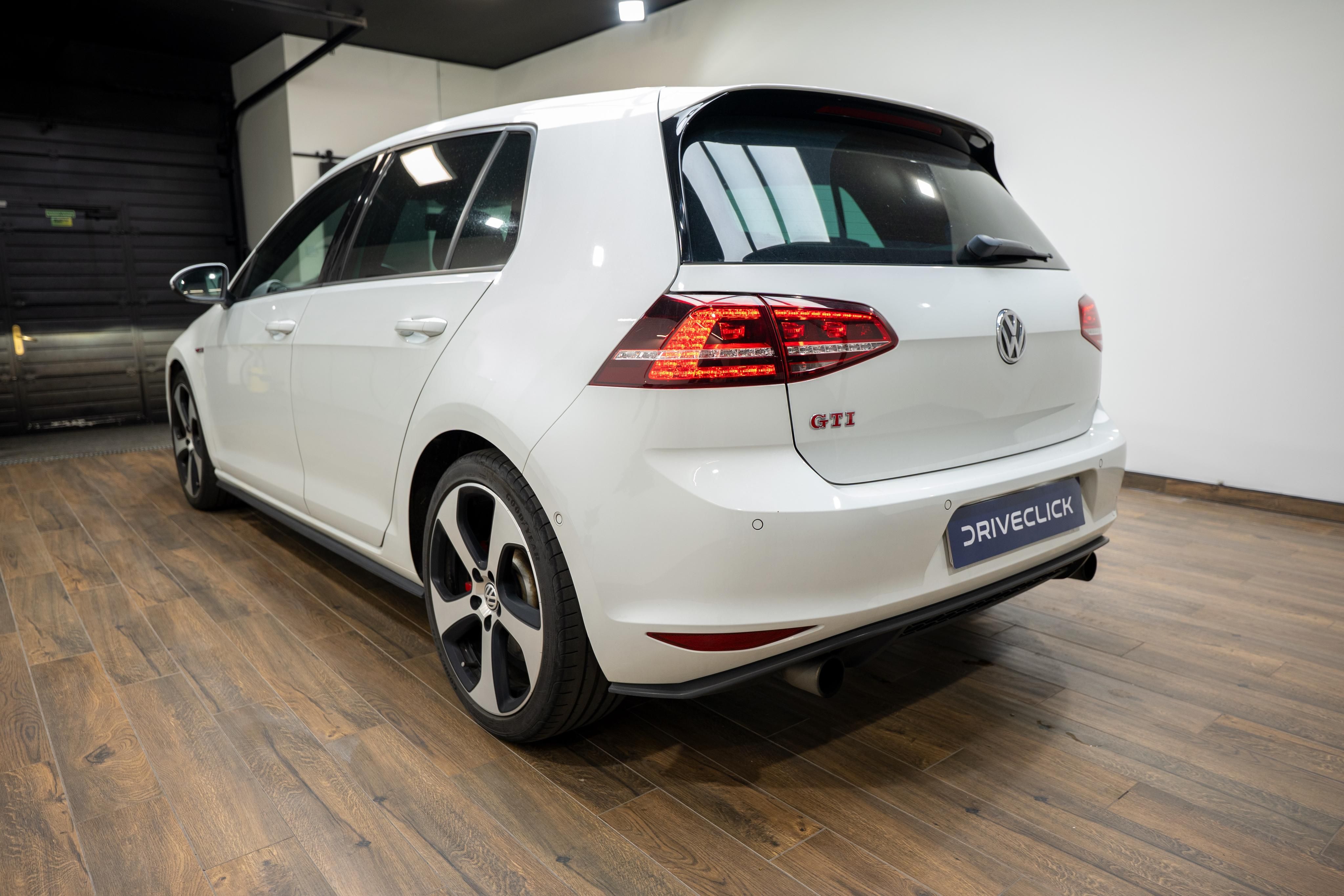 Volkswagen Golf, GTI Performance 2.0 169 kW - fotka 6