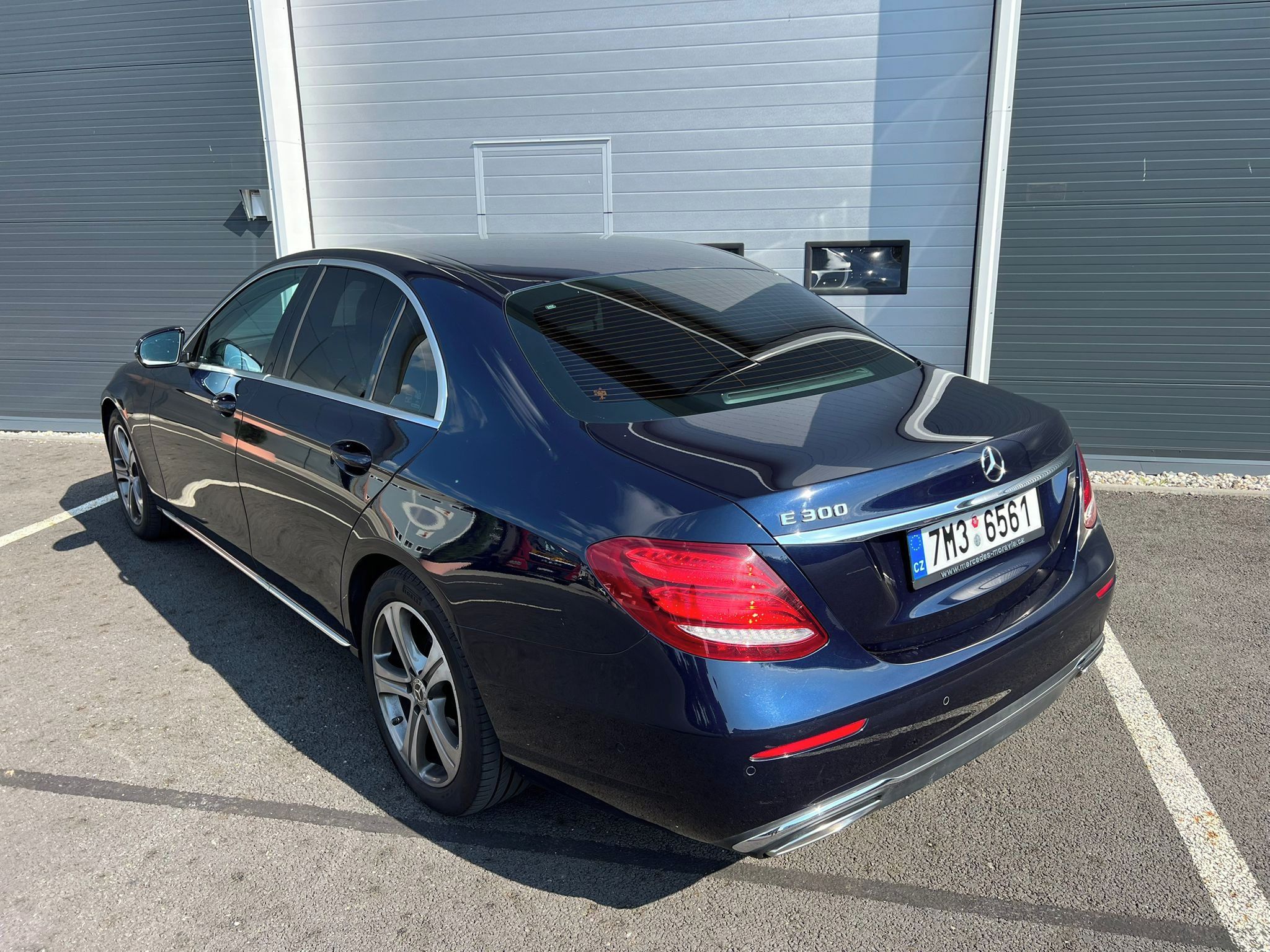 Mercedes-Benz Třídy E, E300 180 kW 9G-Tronic - fotka 4