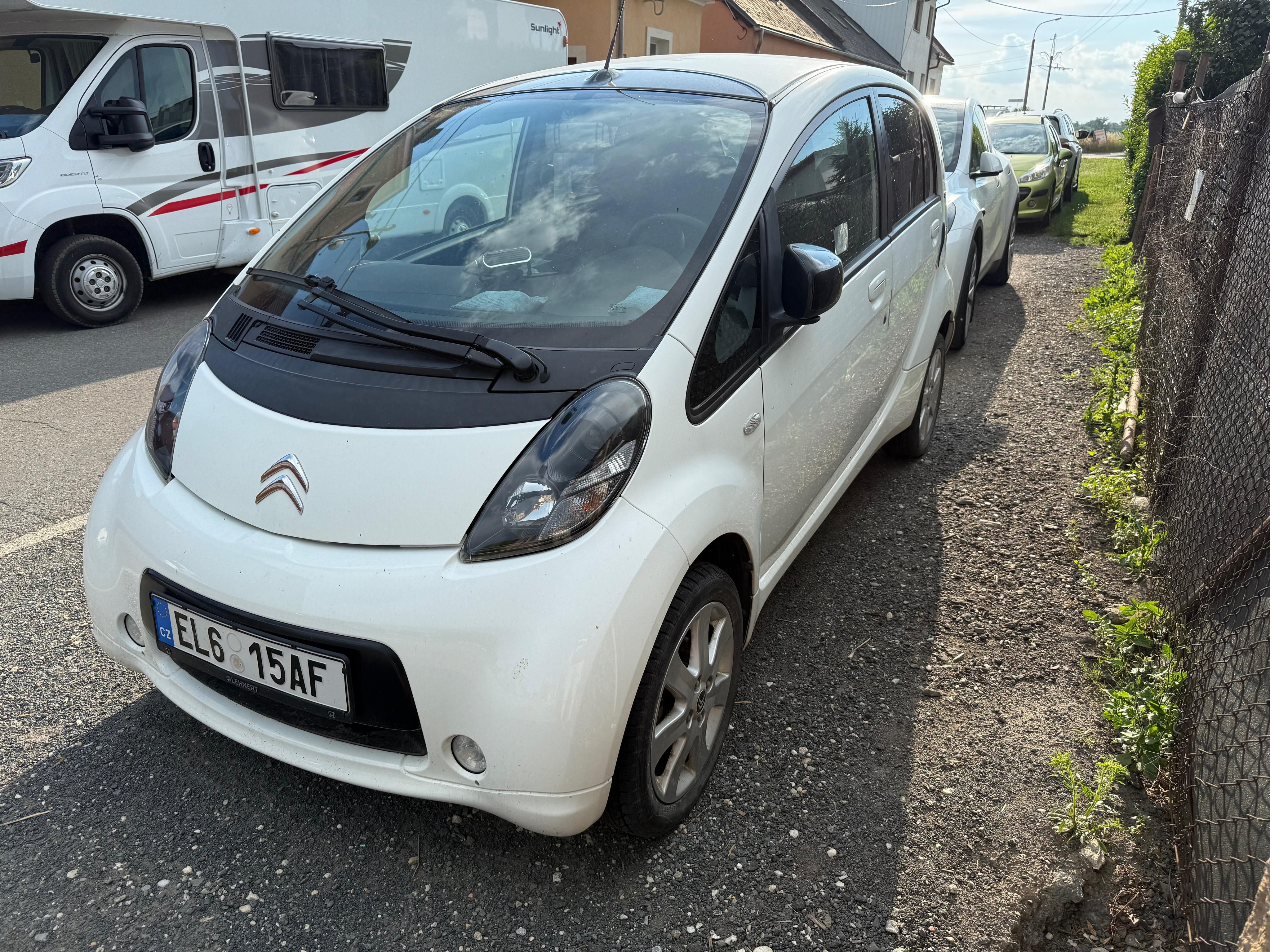 Citroën C-Zero, NEPOJÍZDNÉ! Ideální na díly. - fotka 3