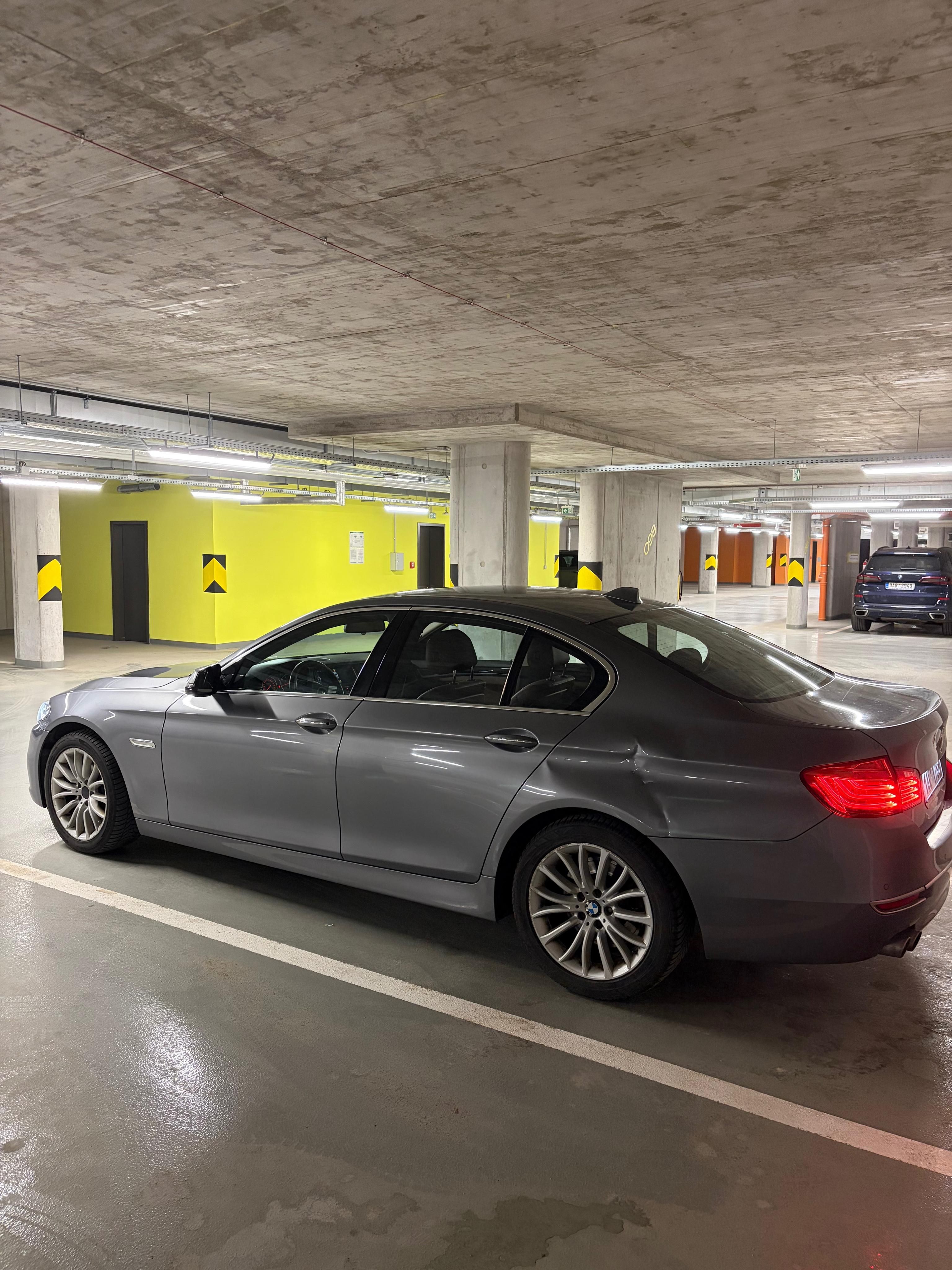 BMW Řada 5, BMW 3.0 xDrive - fotka 5