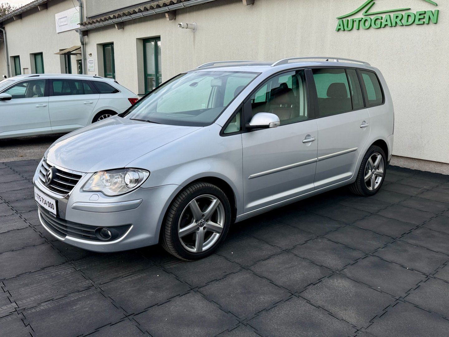 Volkswagen Touran, 2.0TDi 125kW kůže, NAVi, tažné - fotka 3
