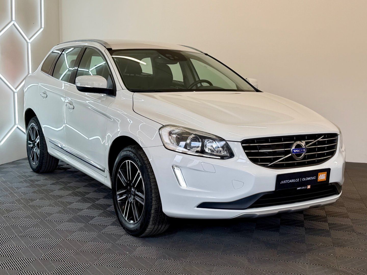 Volvo XC60, D3 110 kW SUMMUM/MANUÁL/SERV.K - fotka 4