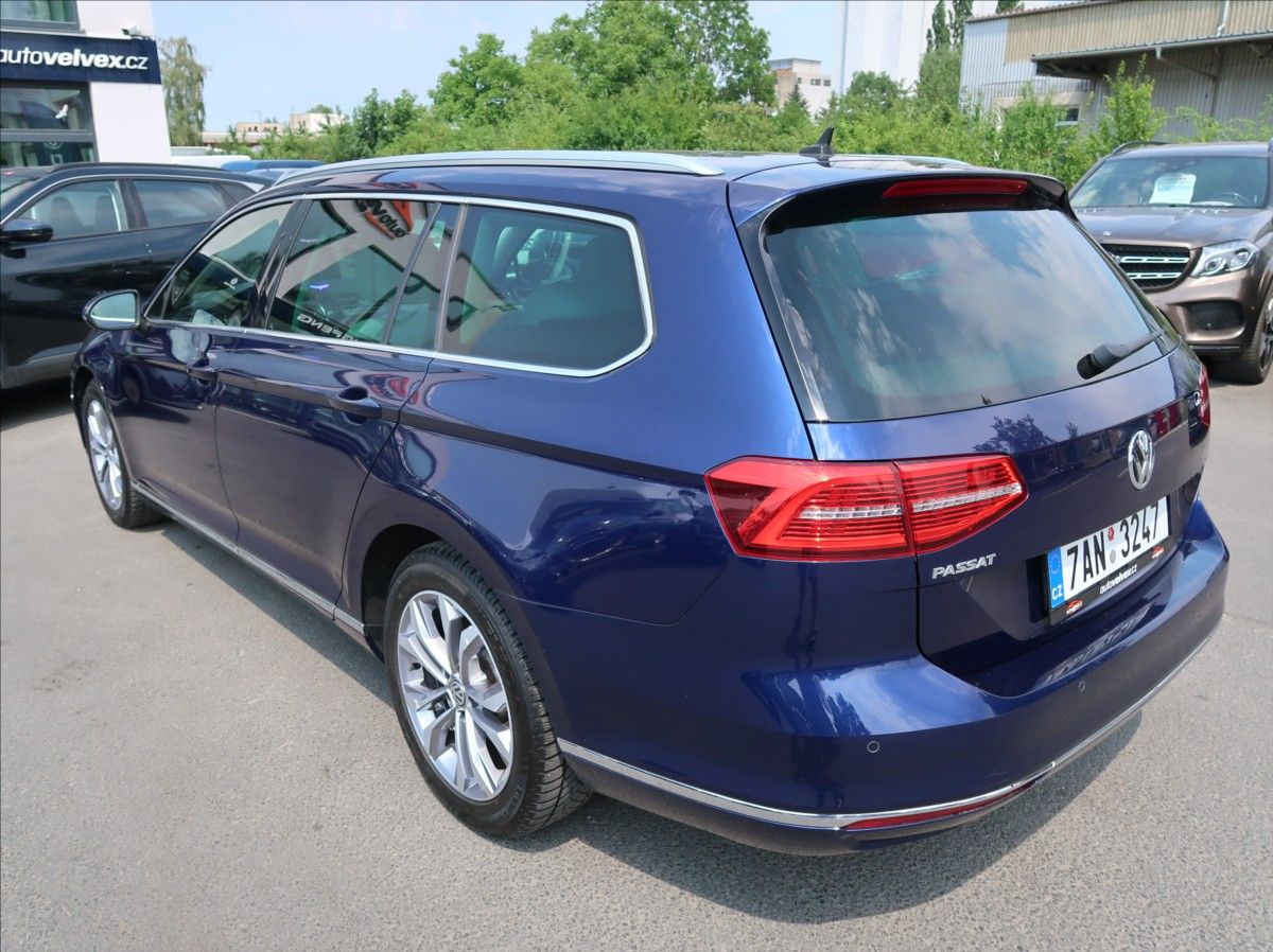 Volkswagen Passat, 2,0 TDi,110kW,1majČR,Highline - fotka 4