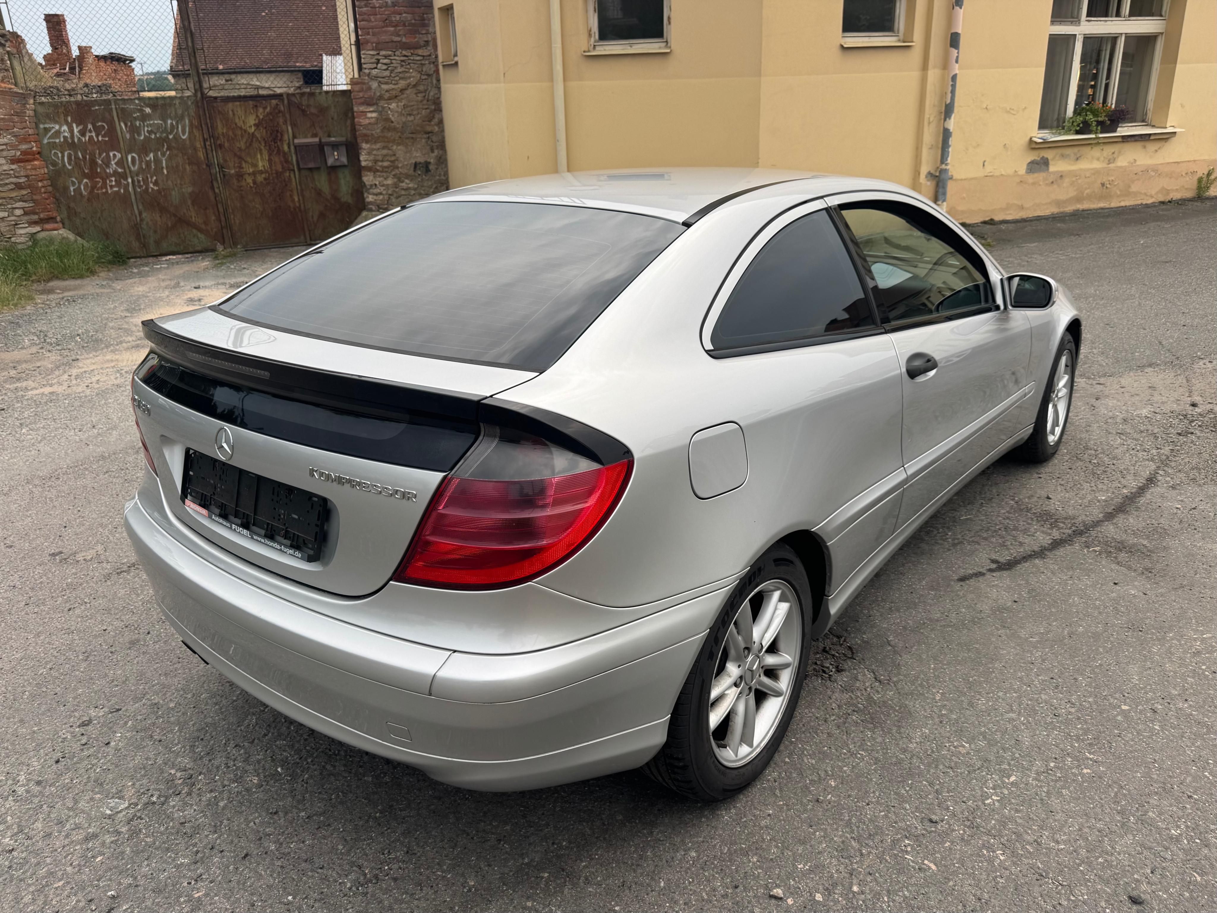 Mercedes-Benz Třídy C, Coupe 180 Kompressor 105kW. - fotka 3
