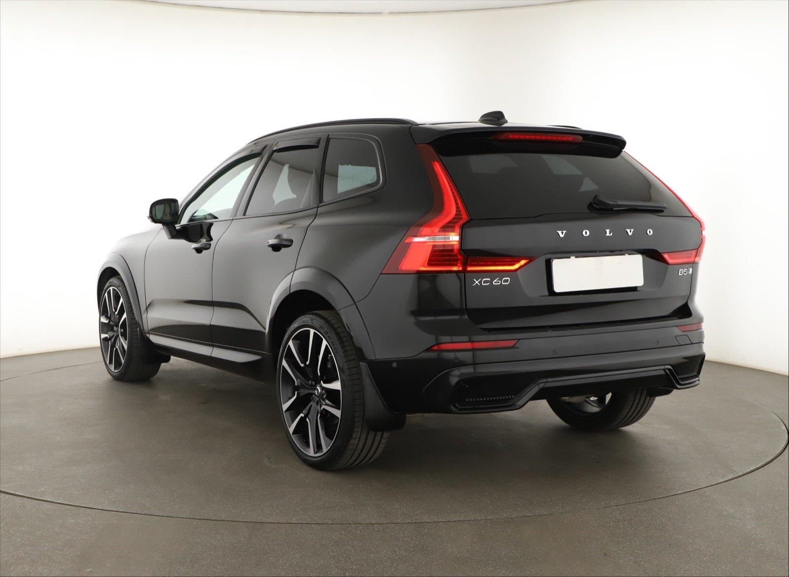 Volvo XC60, D5 AWD, Inscription - fotka 4