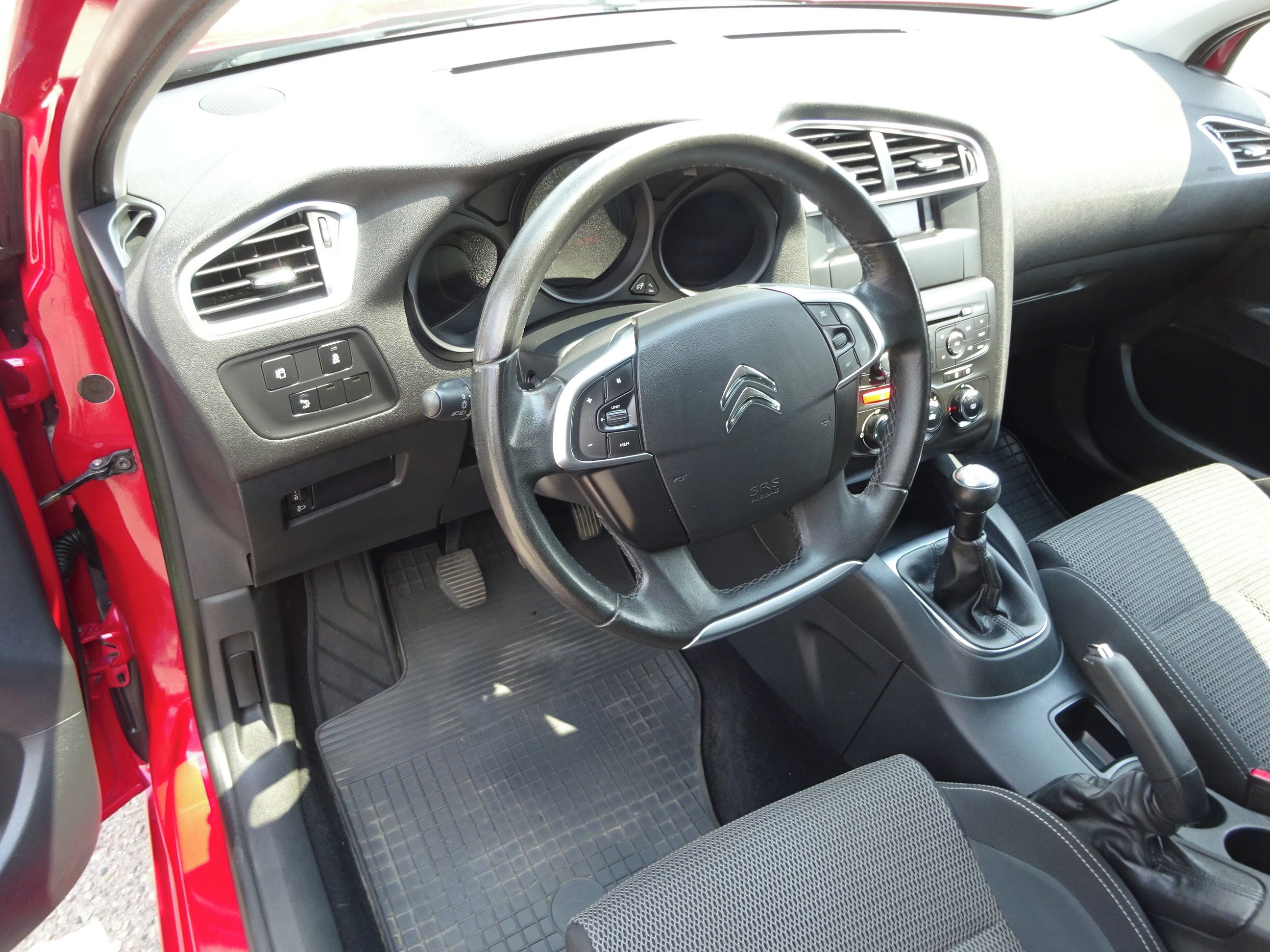 Citroën C4, 1.6 HDI (68 KW) Koupeno v ČR - fotka 5