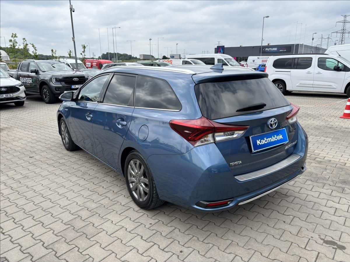 Toyota Auris, 1,8 Hybrid e-CVT TS Executive - fotka 3