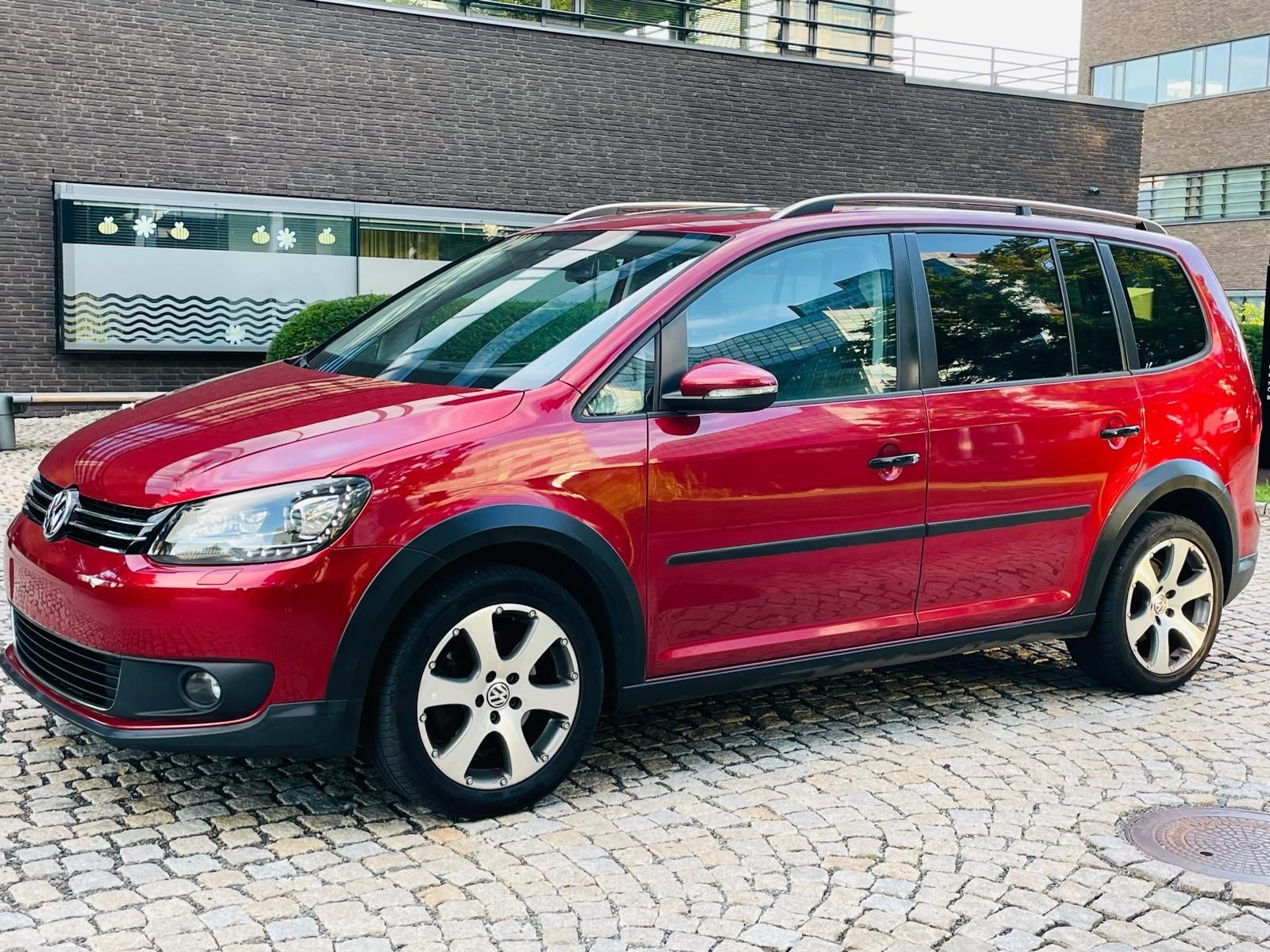 Volkswagen Touran, 2.0TDI AUT CROSS VÝHŘEV TAŽNÉ - fotka 4
