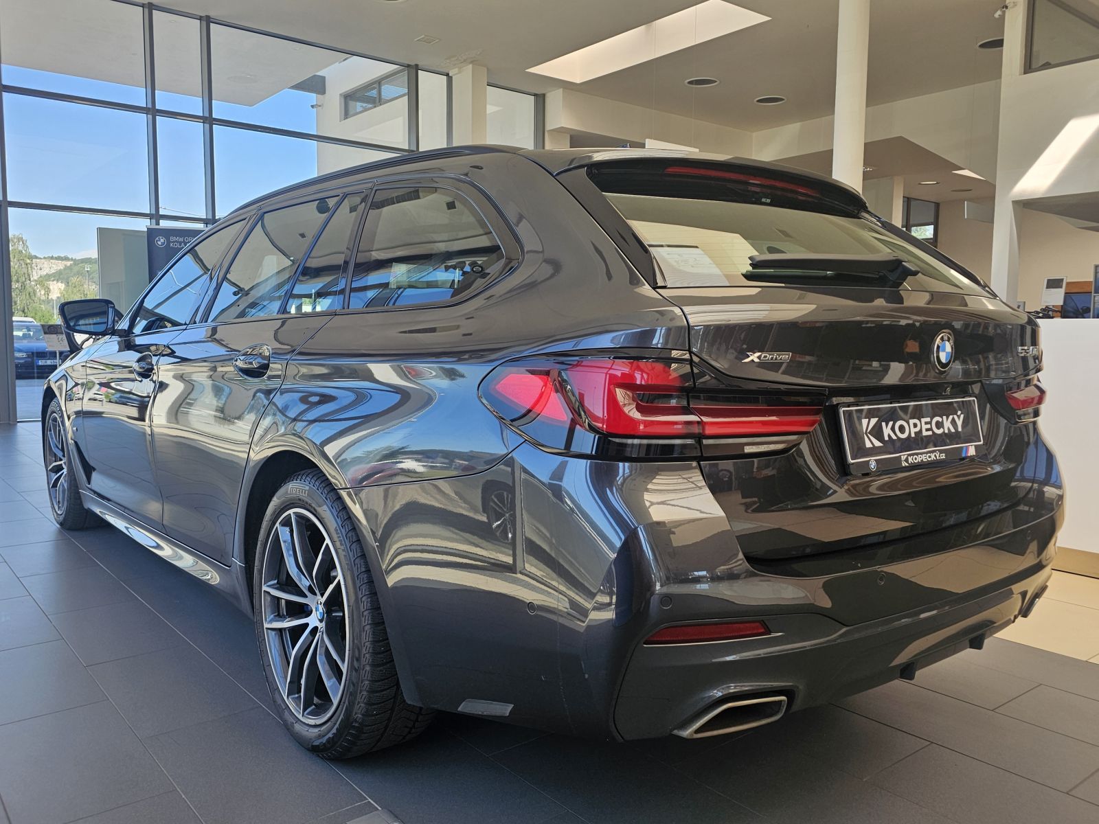 BMW Řada 5, 530d xDrive - fotka 6