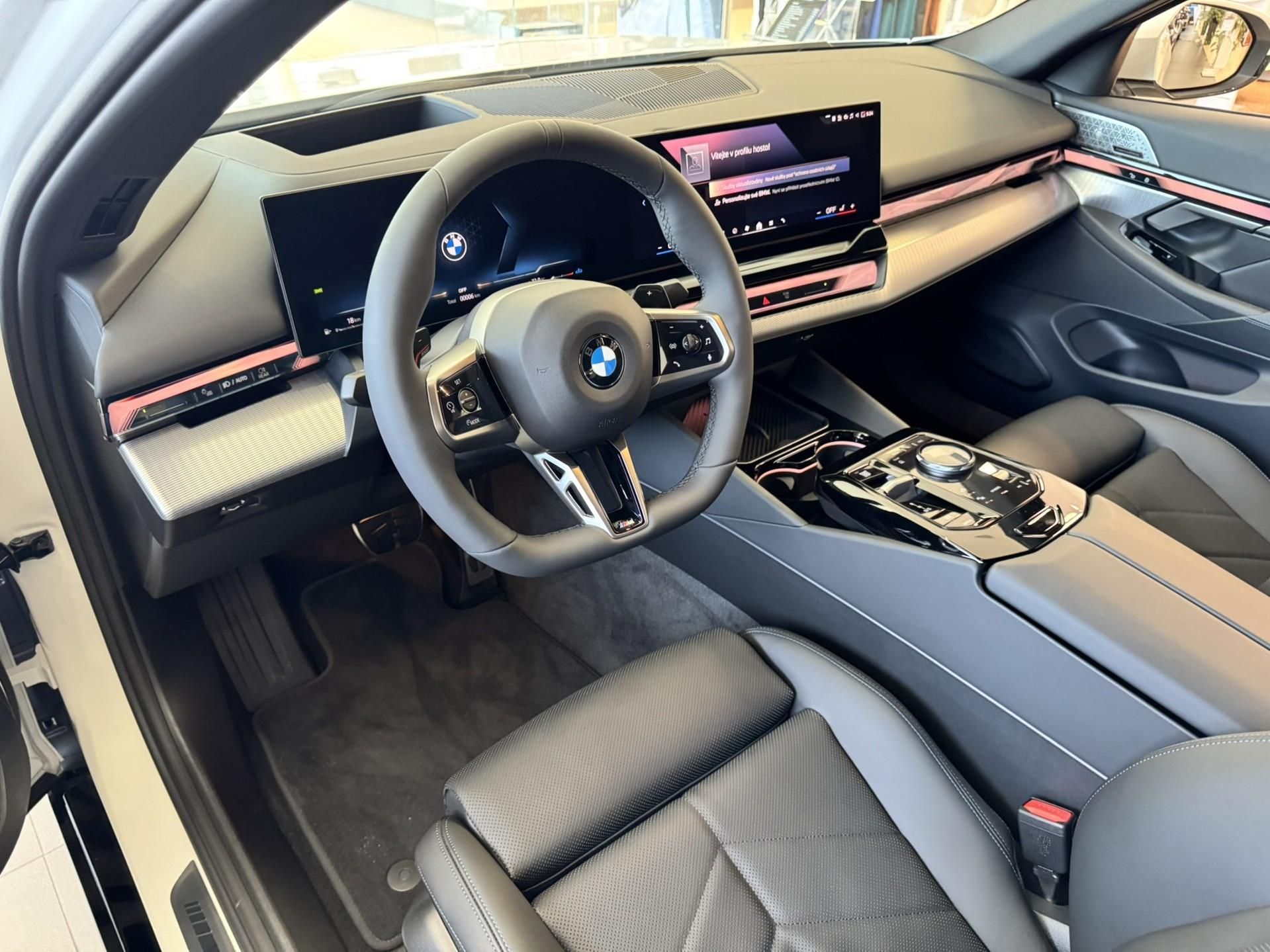 BMW Řada 5, 540d xDrive Sedan - fotka 4