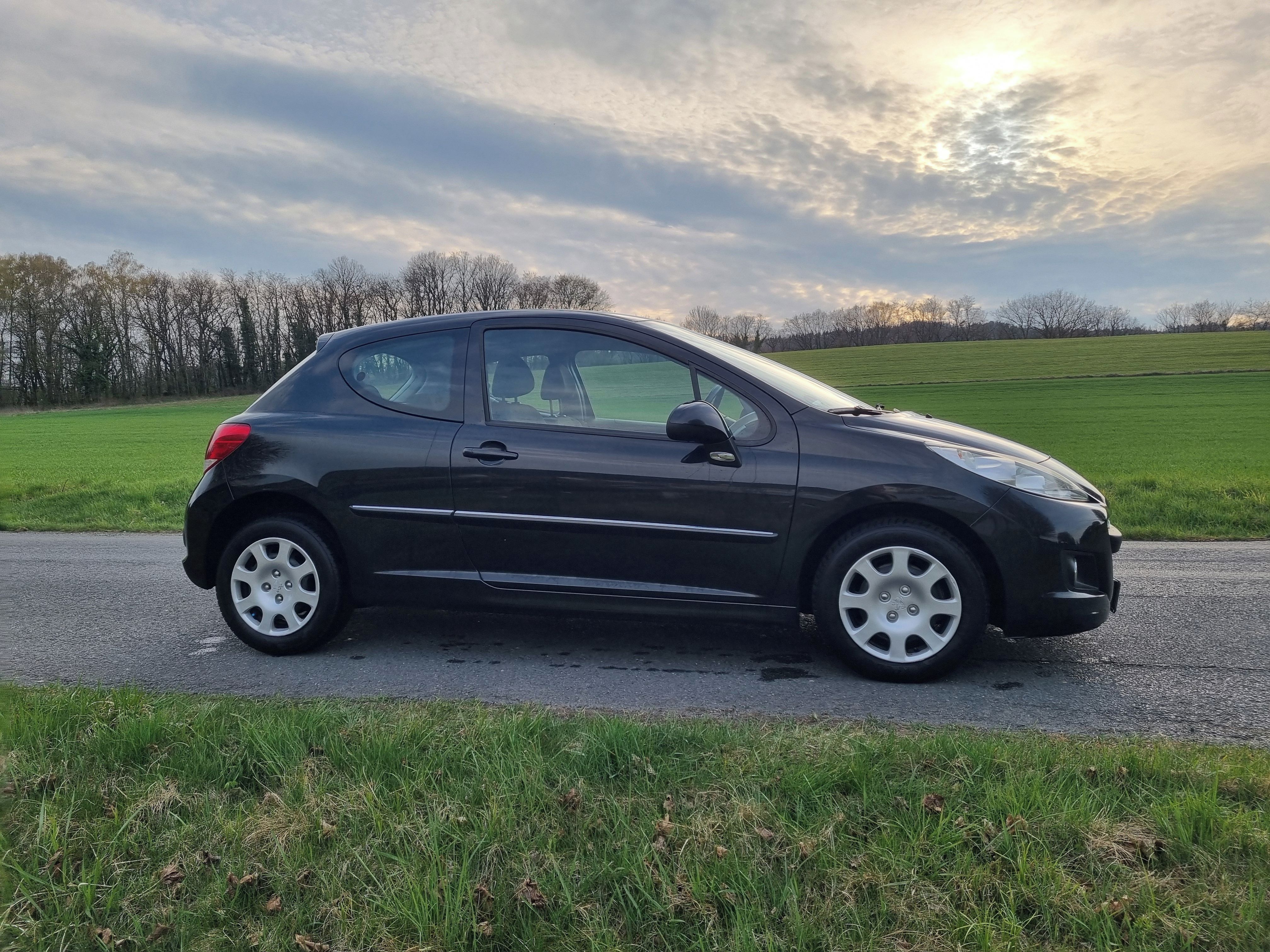 Peugeot 207, 1.4i 70 kw - fotka 4