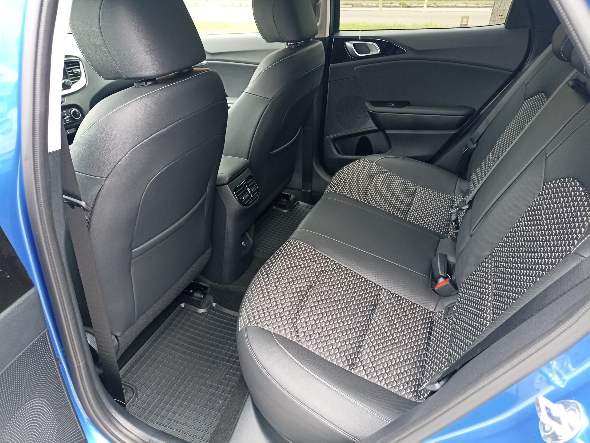 Kia XCee´d, 1.6 T-GDi 7DCT  Exclusive - fotka 6
