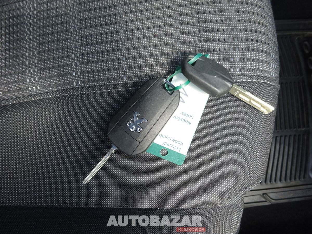 Peugeot 308, 1,2 PureTech,GARANCE KM,1 MAJ - fotka 2