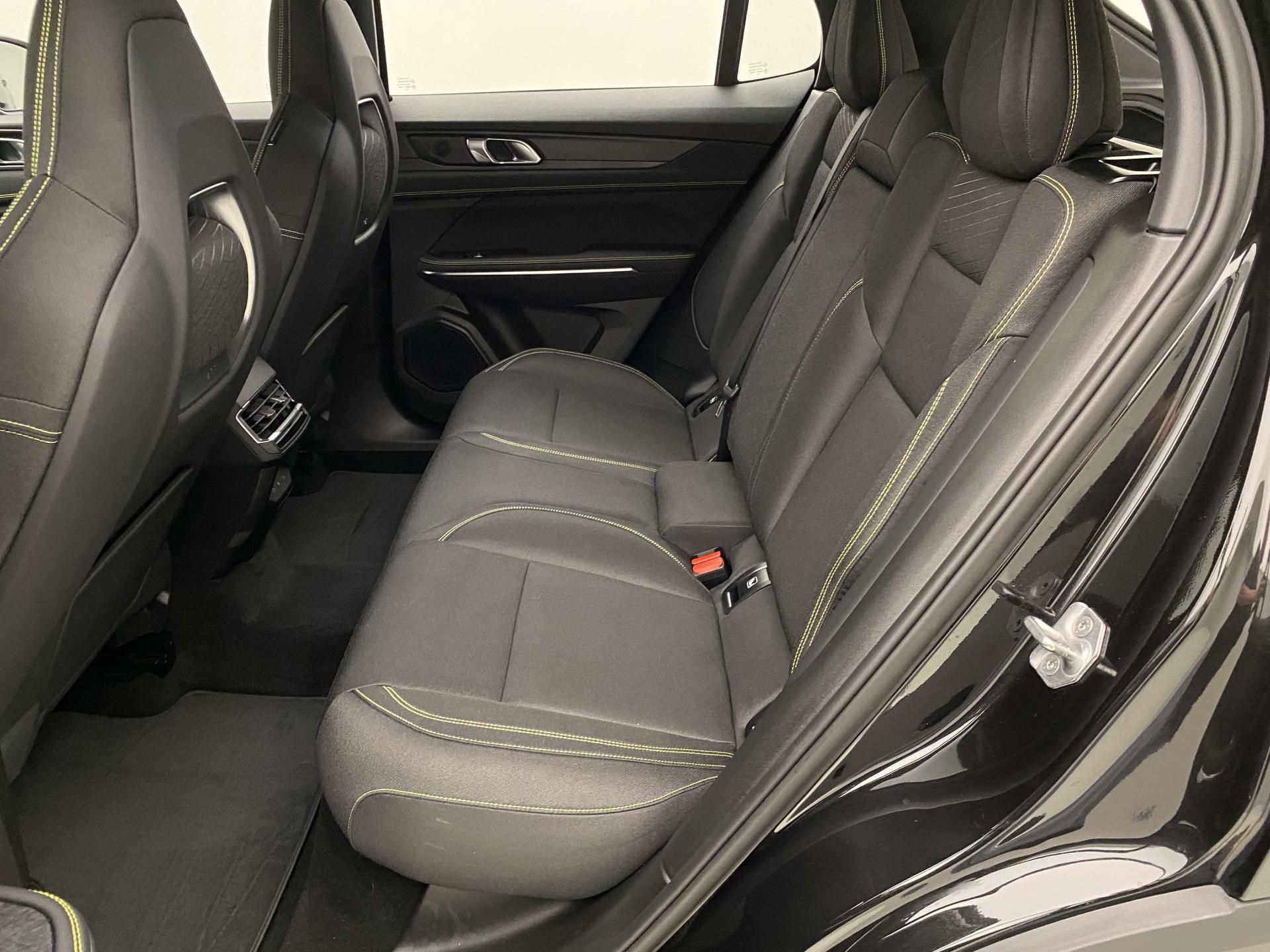 Lynk & Co 01, 01 CORE PHEV - fotka 4