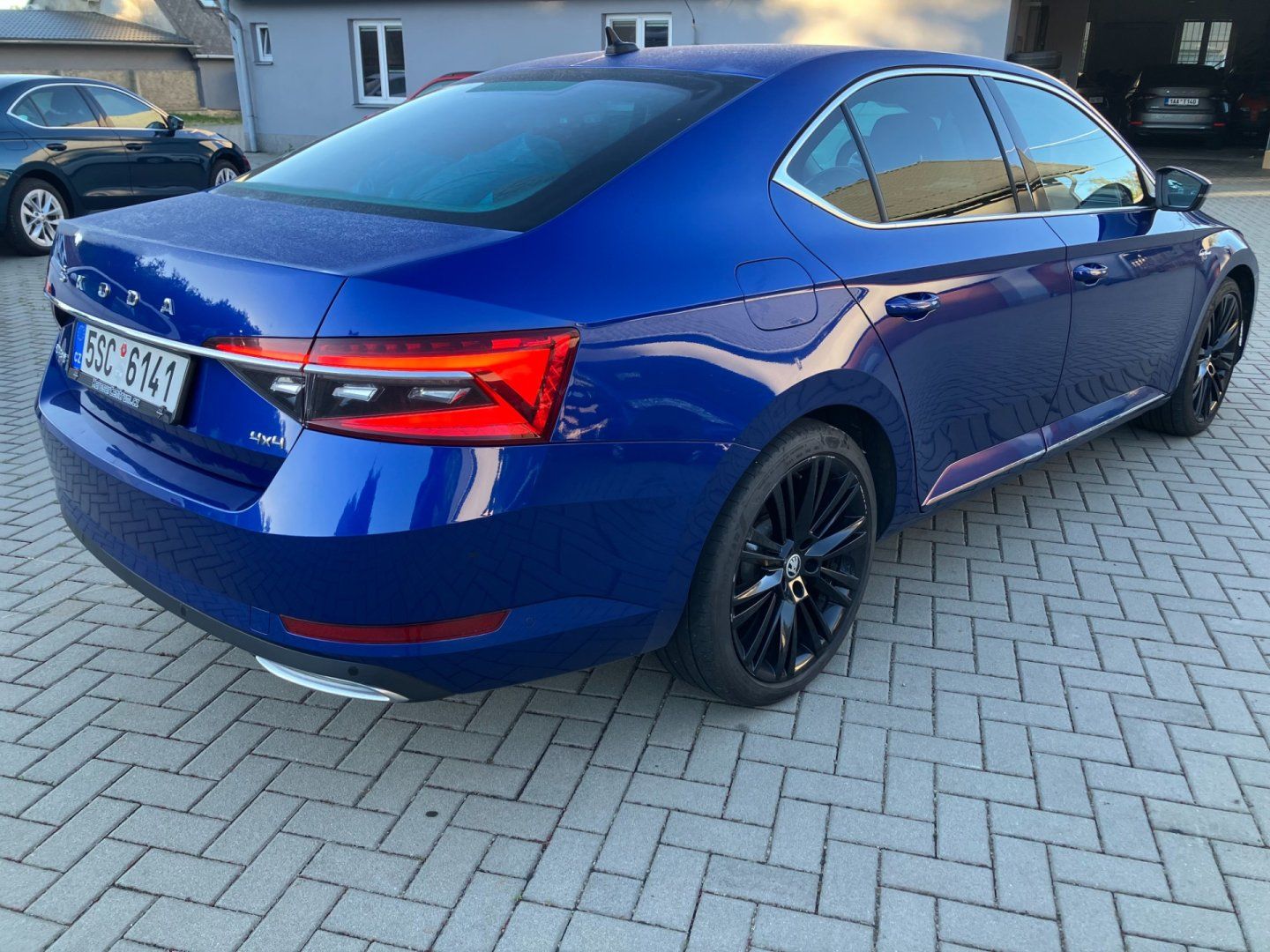 Škoda Superb, 2.0TDI L&K DSG 4X4 WEBASTO - fotka 5