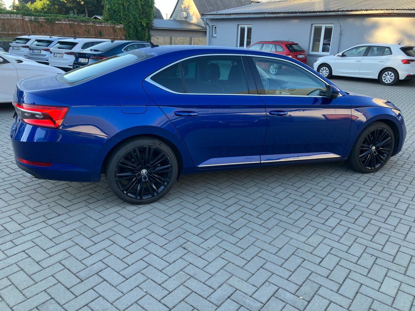 Škoda Superb, 2.0TDI L&K DSG 4X4 WEBASTO - fotka 4