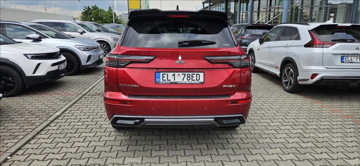 Mitsubishi Outlander, 2,4 PHEV 4x4  INSTYLE - fotka 5