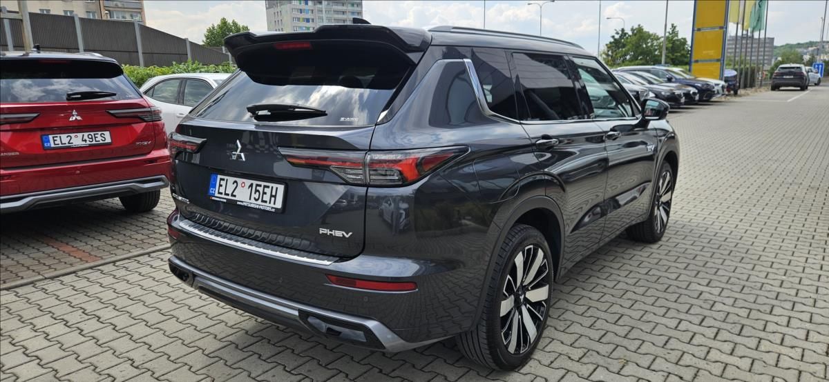 Mitsubishi Outlander, 2,4 PHEV 4x4  INSTYLE - fotka 4