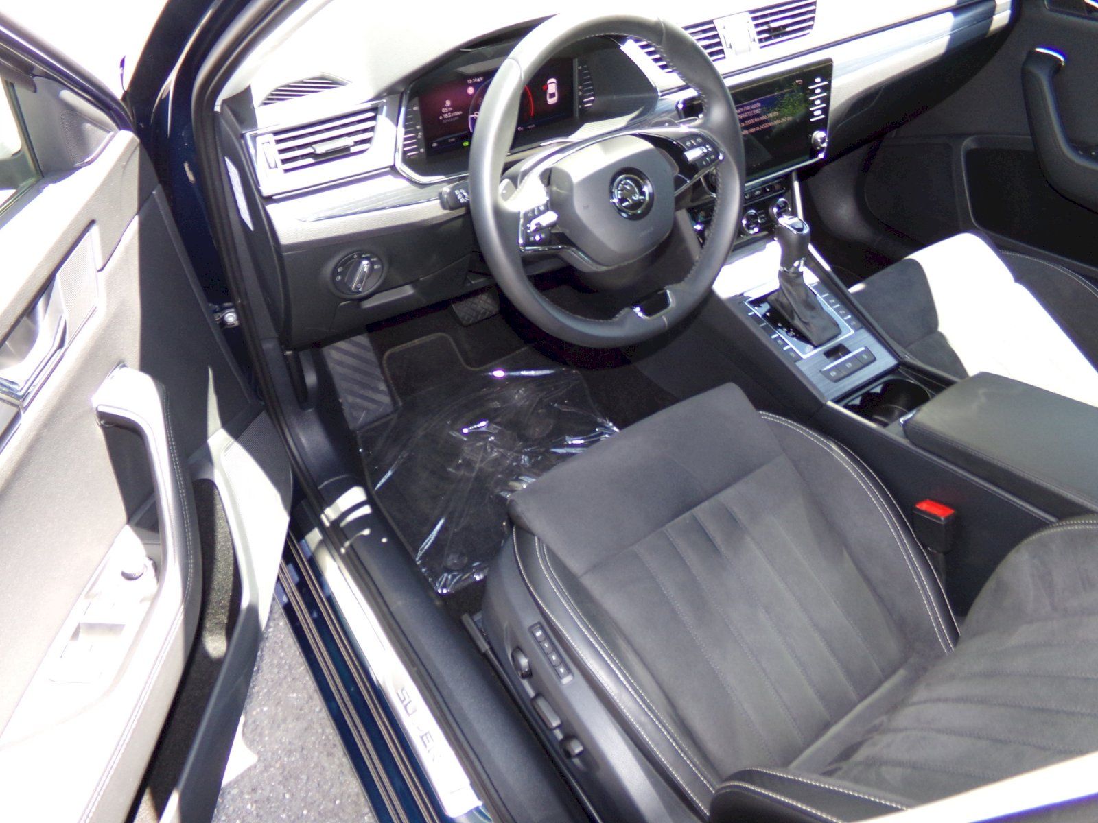 Škoda Superb, Style 2.0 TDI / 110kW A7F - fotka 6