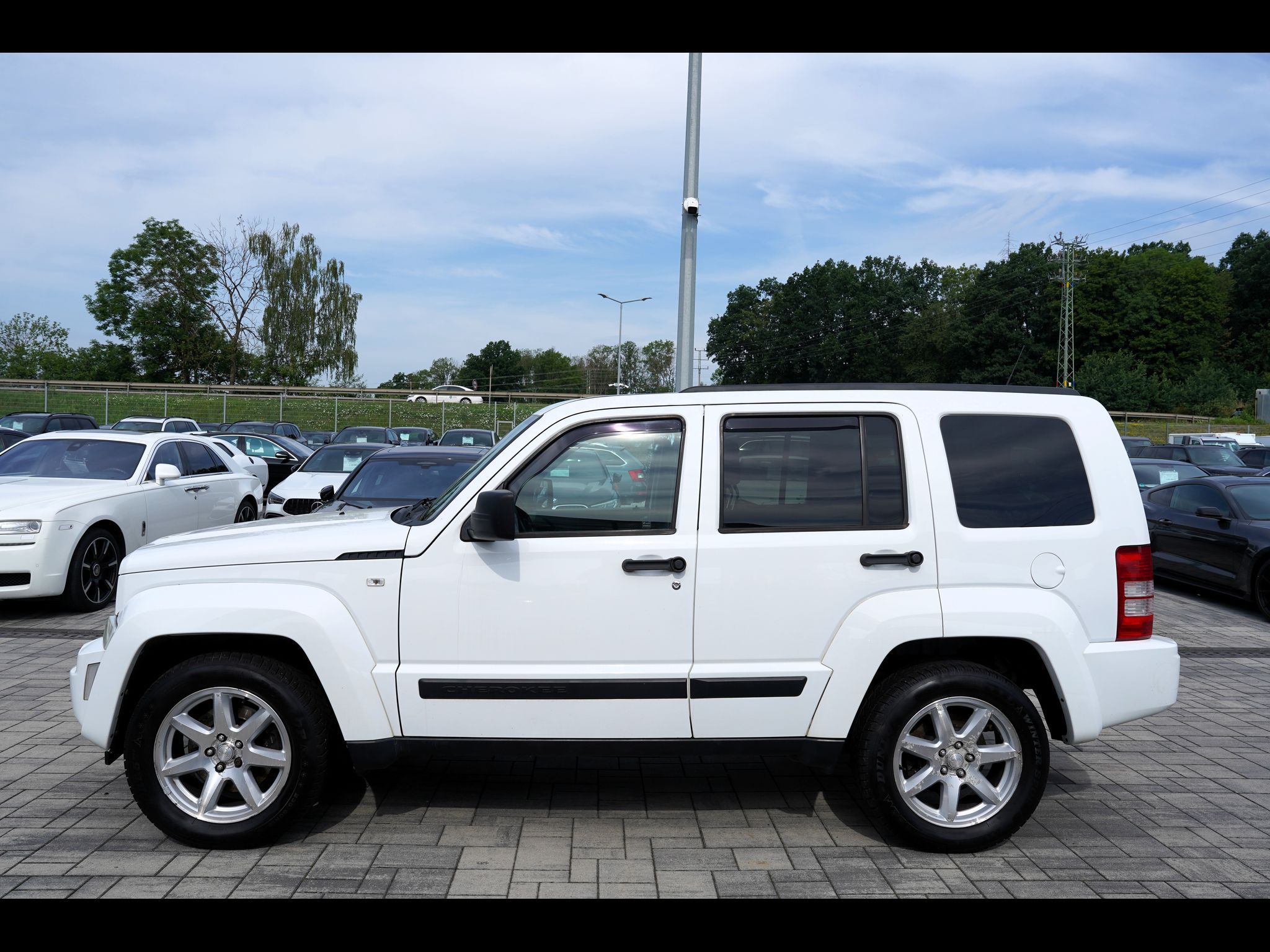 Jeep Cherokee, 2.8 CRD L/automat/tažné/klima/ - fotka 3