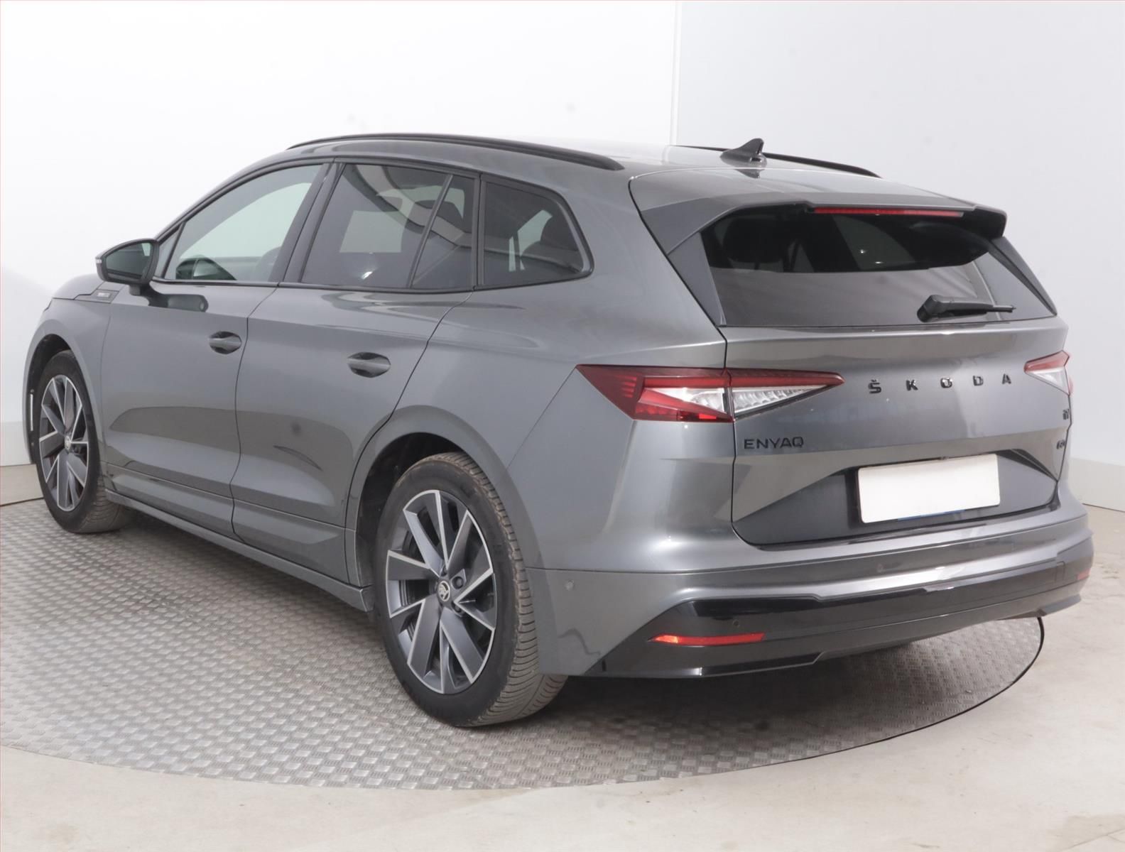 Škoda Enyaq iV, 60 (62 kWh), SoH 93% - fotka 4