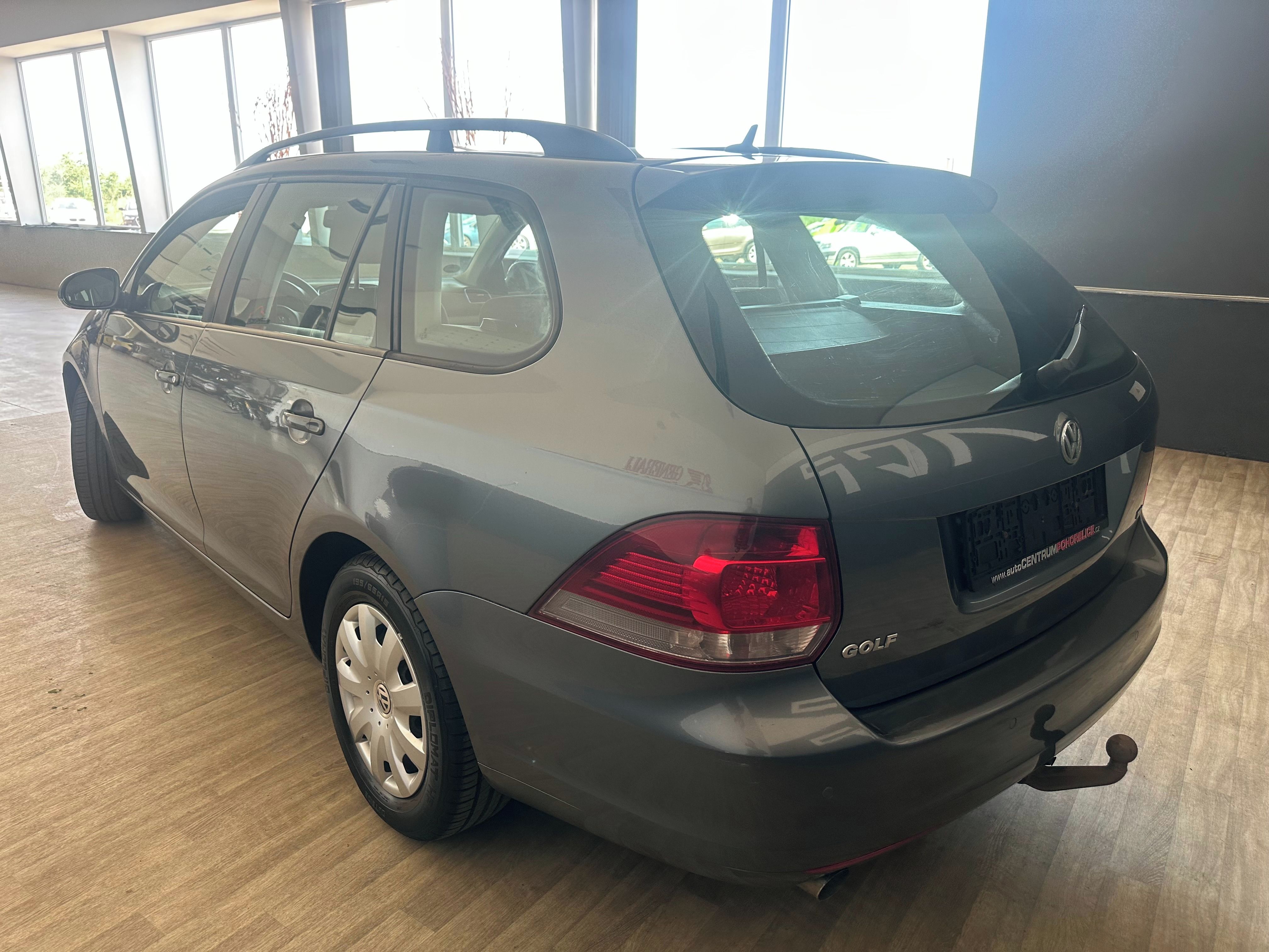 Volkswagen Golf, 1,6 TDI*77KW*Výhřev*PDC* - fotka 6