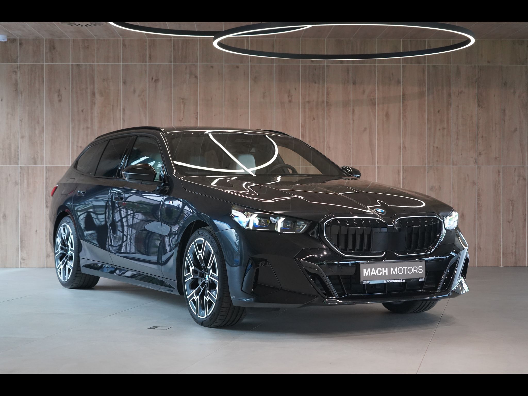BMW Řada 5, 540d xDrive, Bowers, Tažné - fotka 4