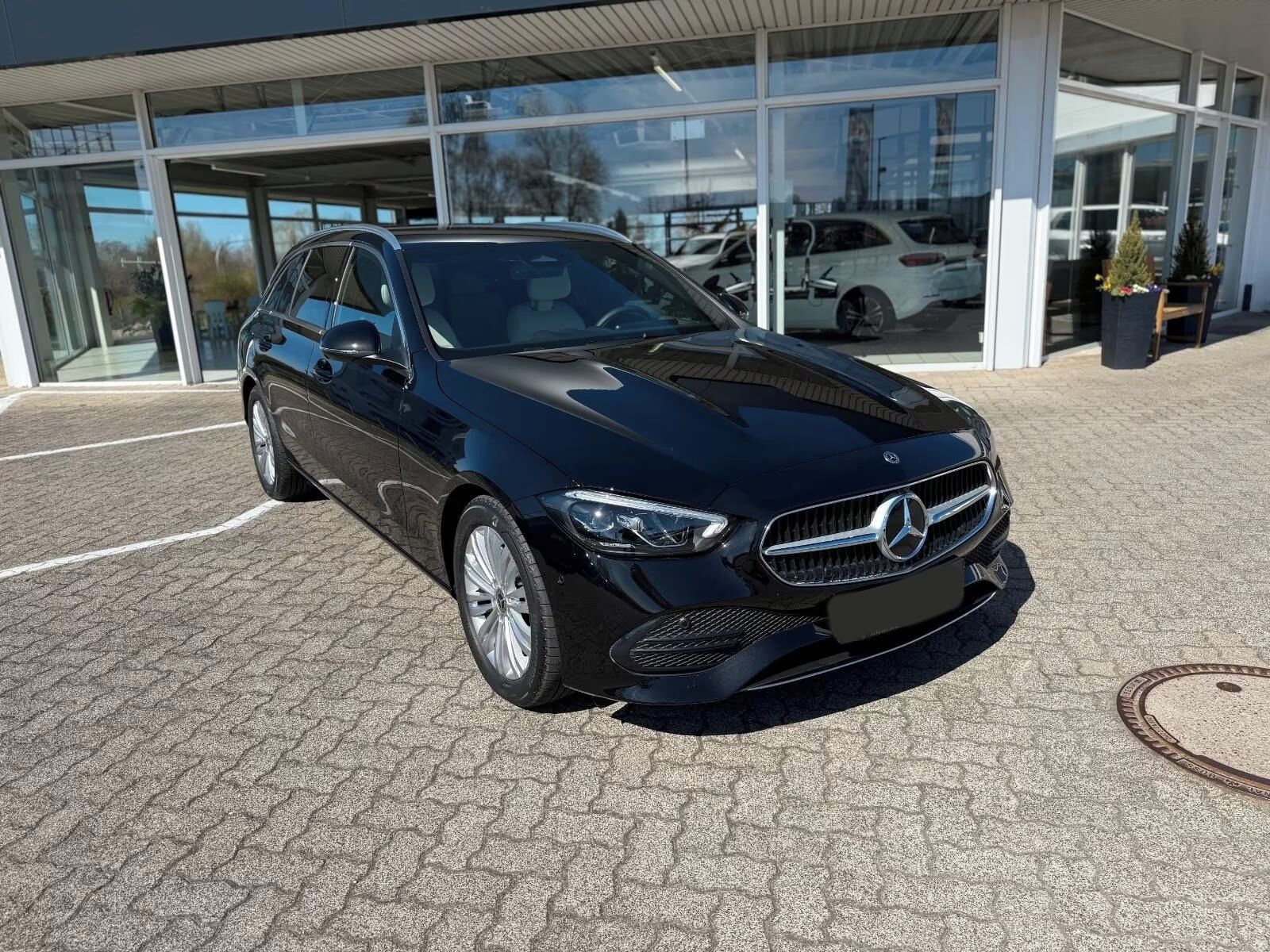 Mercedes-Benz Třídy C, 220 T d 4Matic*360°*Kůže*Navi* - fotka 3