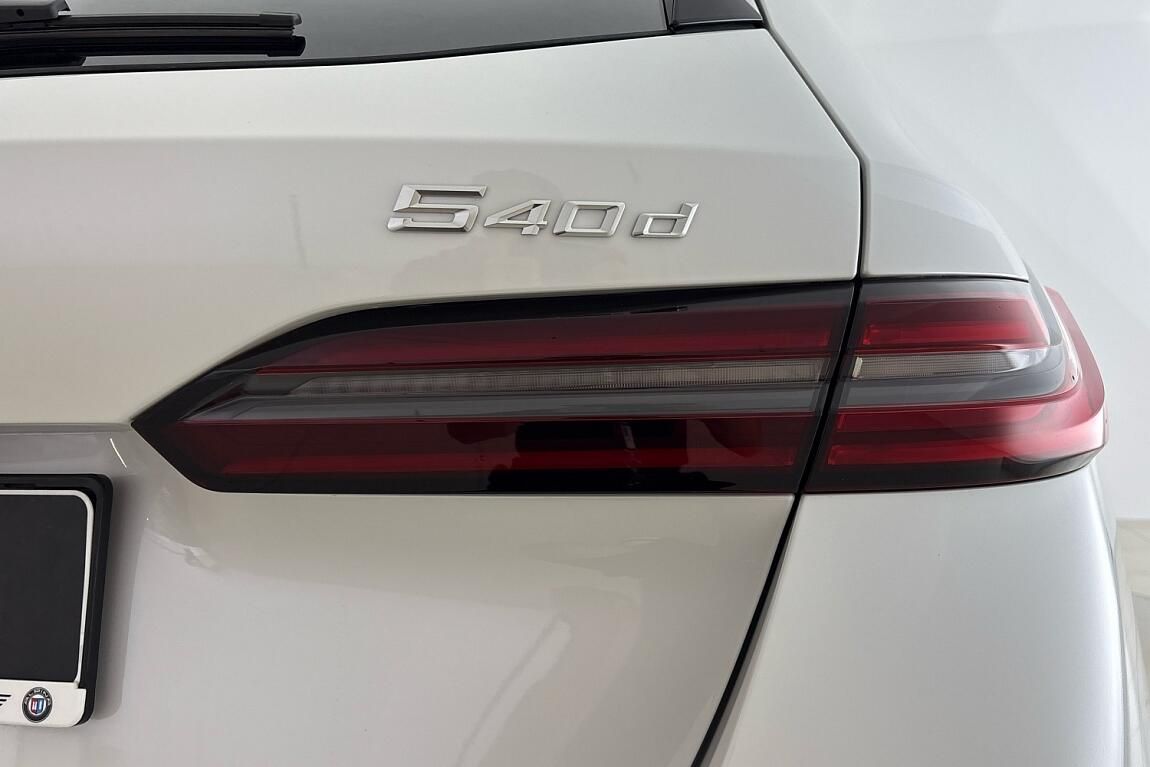 BMW Řada 5, 540d xDrive Touring - fotka 4