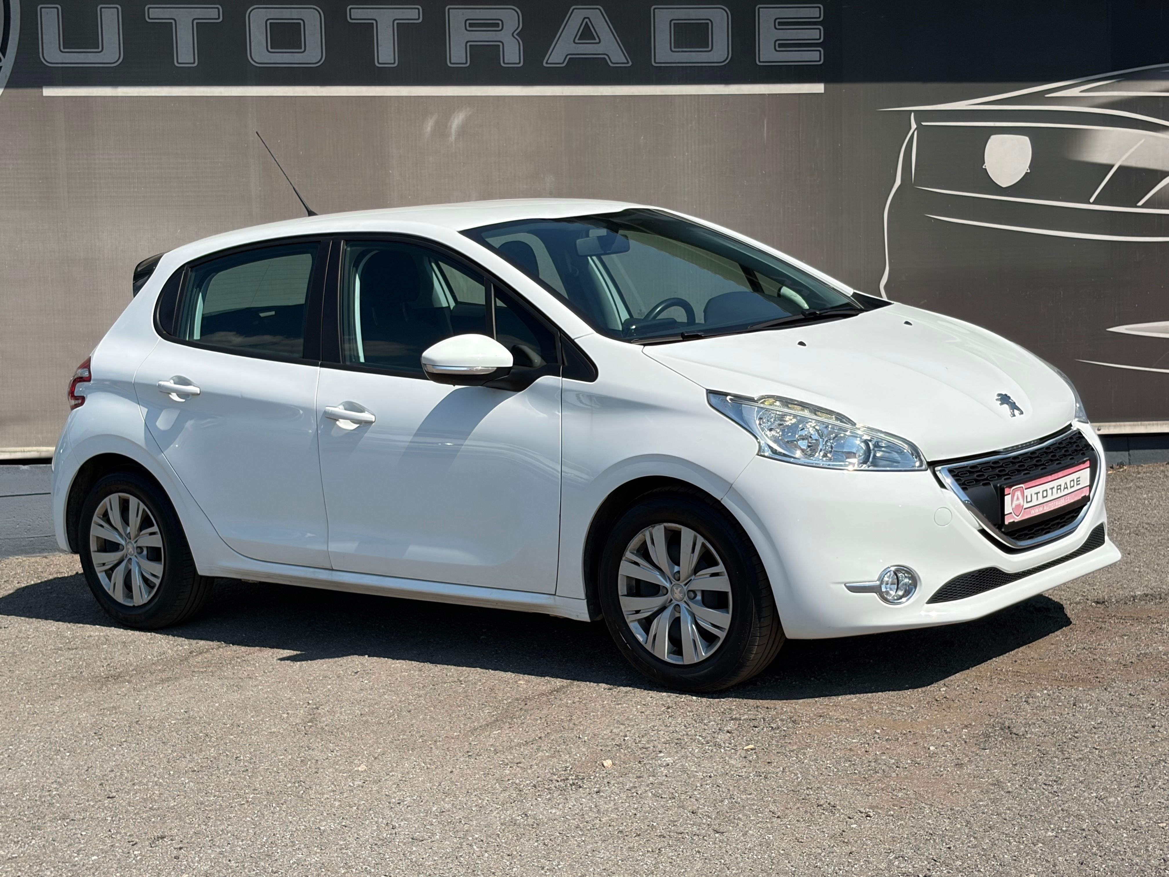 Peugeot 208, 1.2i 60kW,AUTOMAT,PO ROZVODECH - fotka 6
