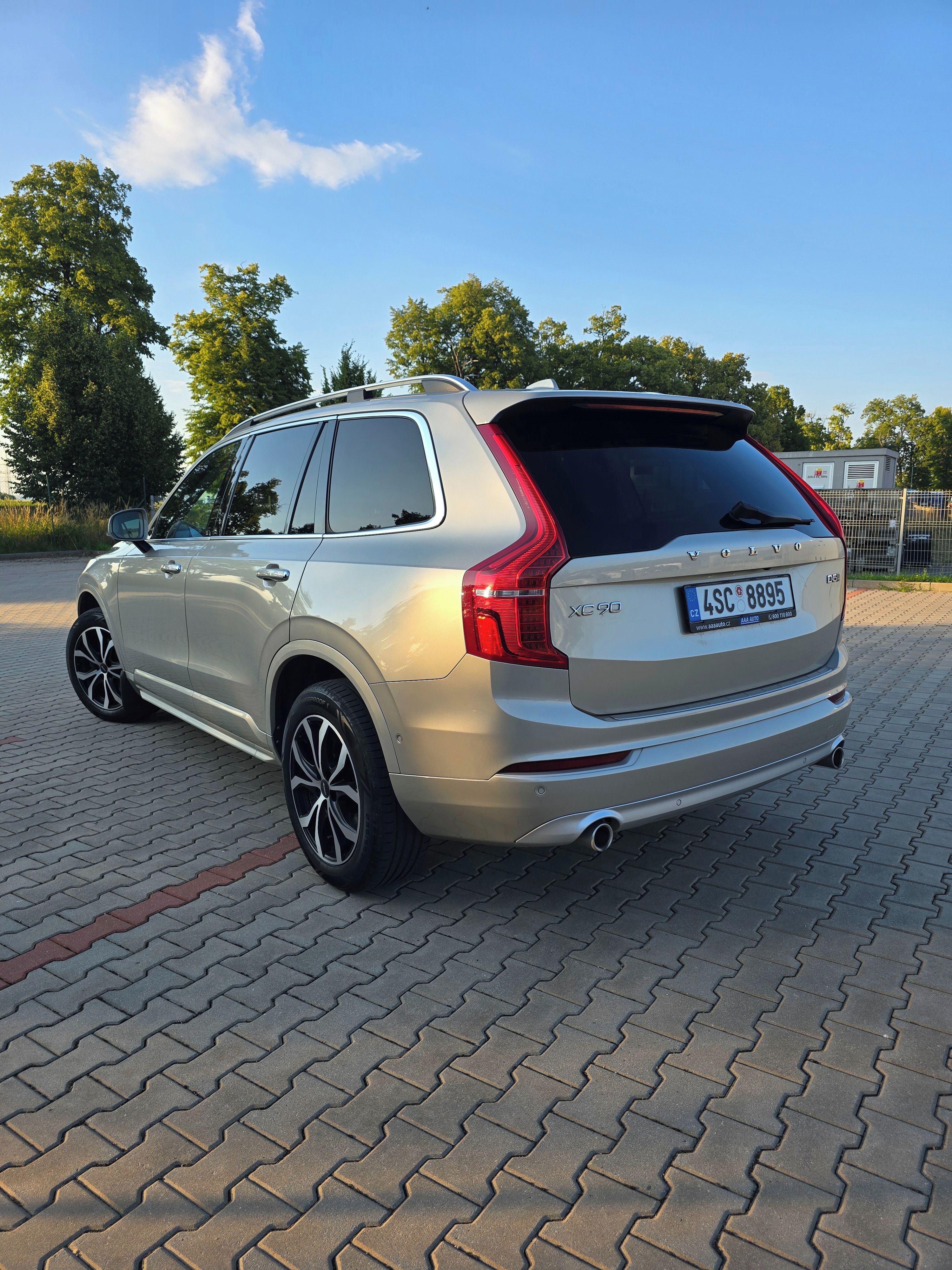 Volvo XC90, Volvo XC90 2,0 D5 AWD - fotka 5