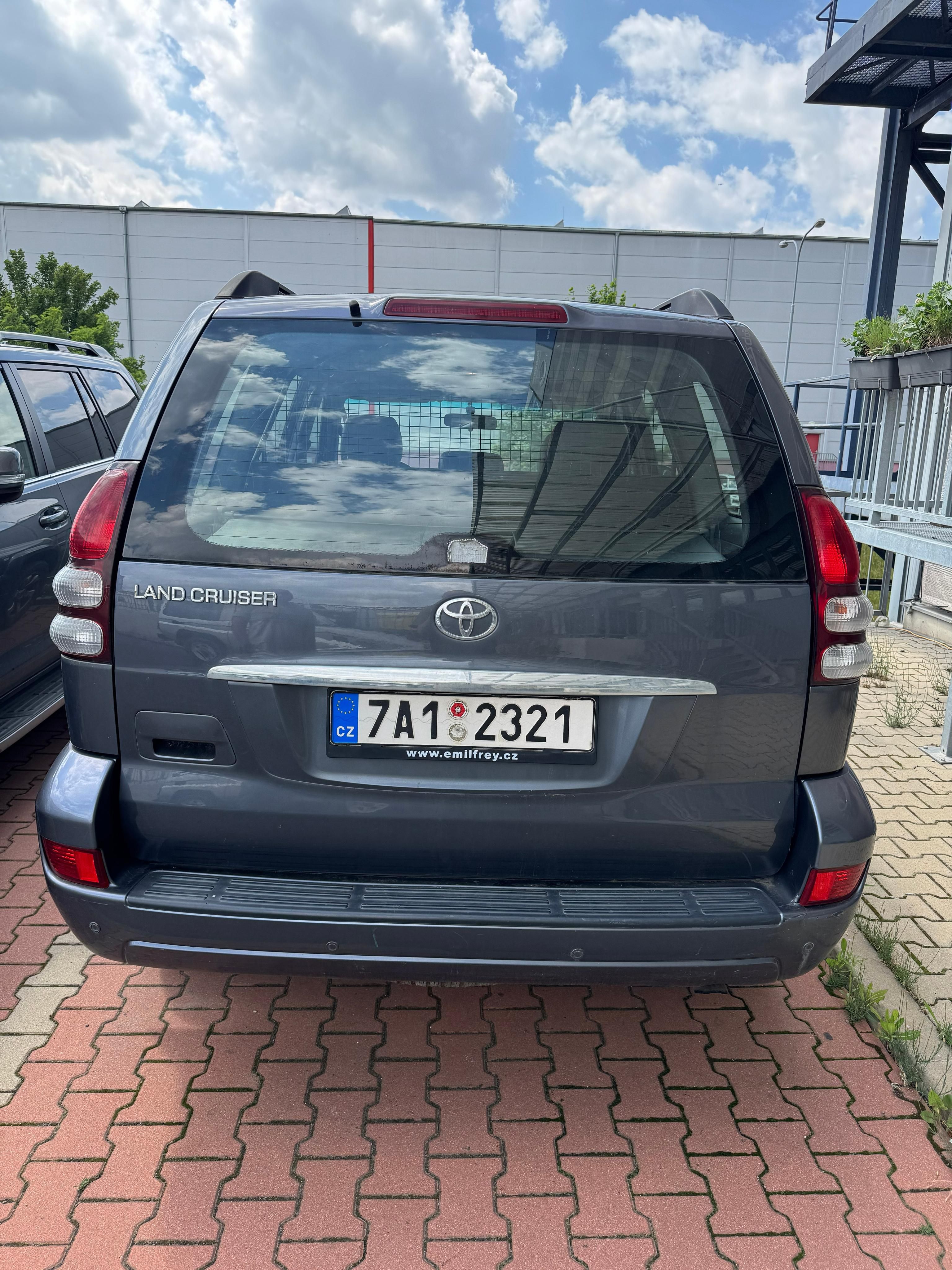 Toyota Land Cruiser, LC120, Pravidelně servisováno. - fotka 4