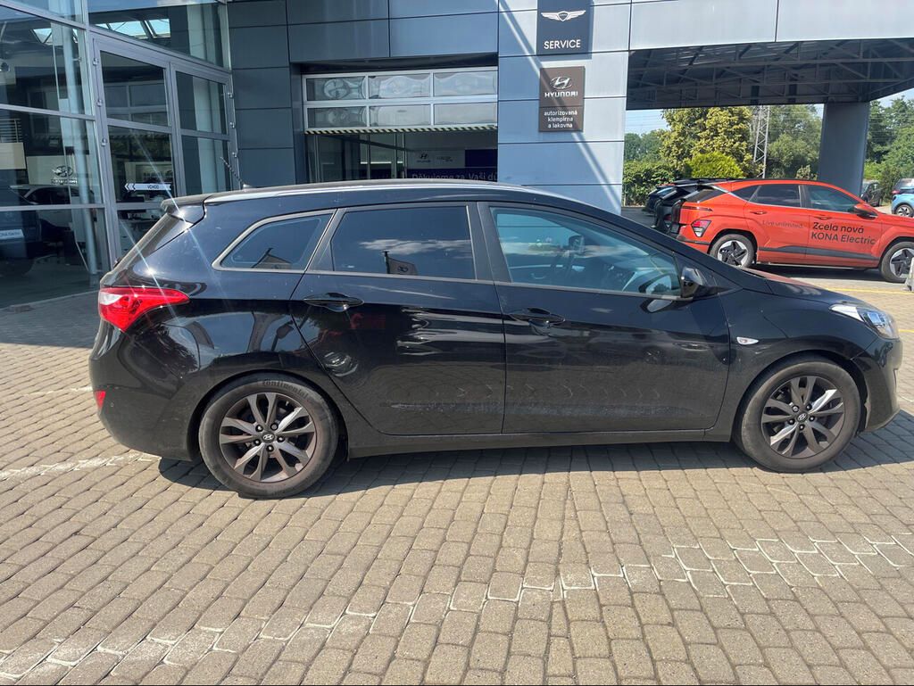 Hyundai i30, Trikolor 1.6 CRDi 81 kW - fotka 3
