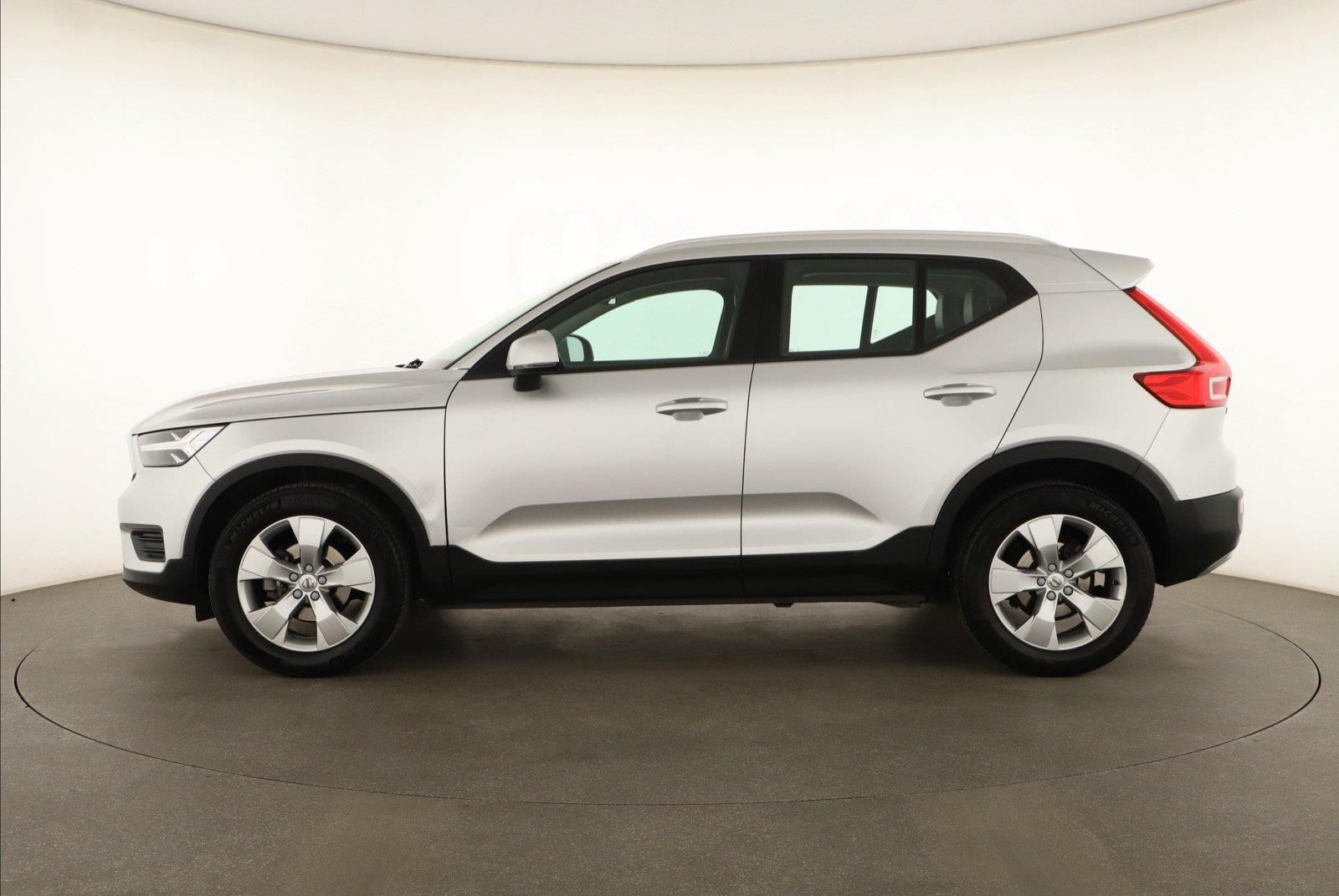 Volvo XC40, T3, Momentum, Serv.kniha, Kůže - fotka 3