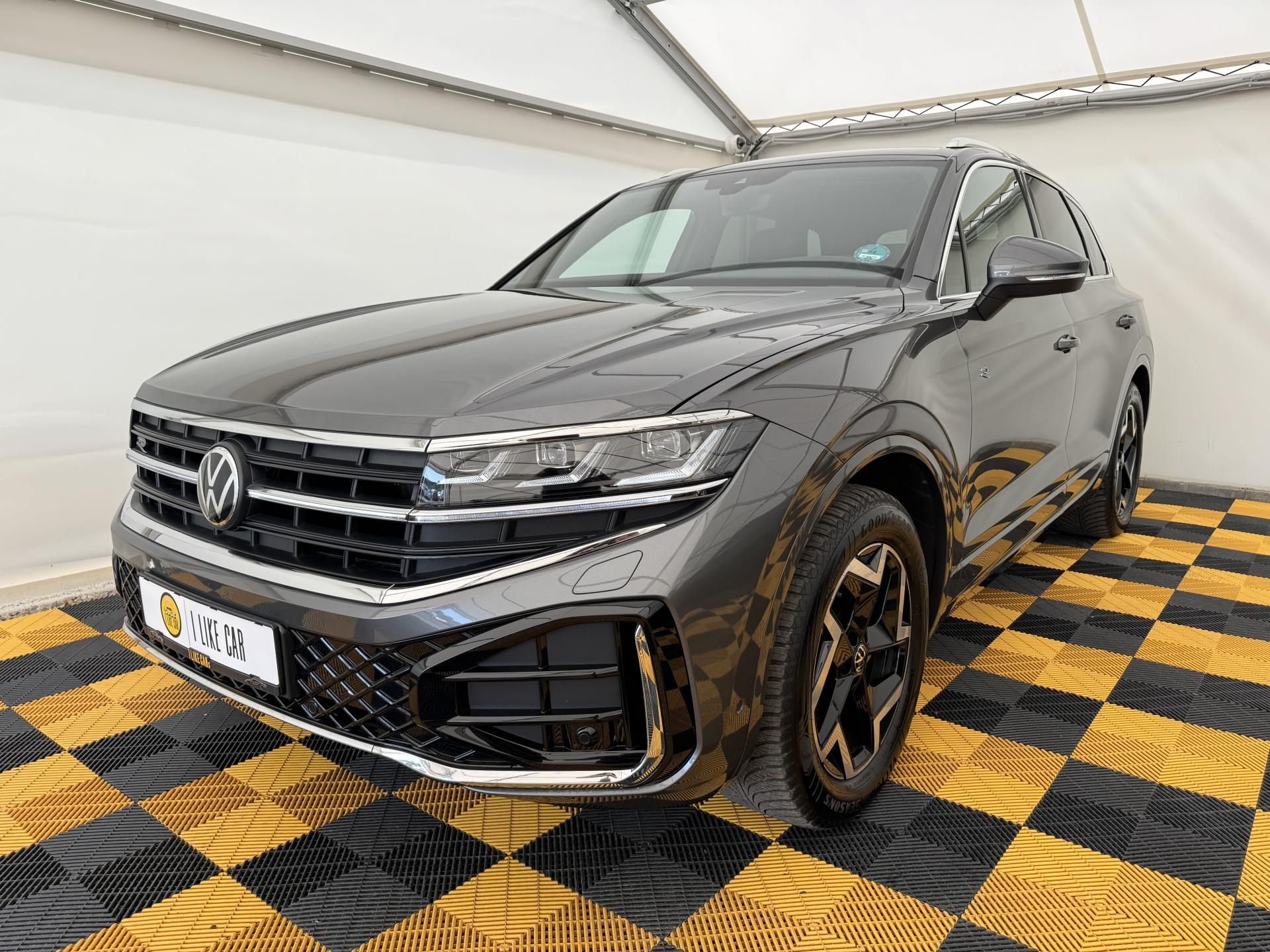 Volkswagen Touareg, 3.0Tdi*1-MAJ*DPH*R-LINE*HUD* - fotka 2