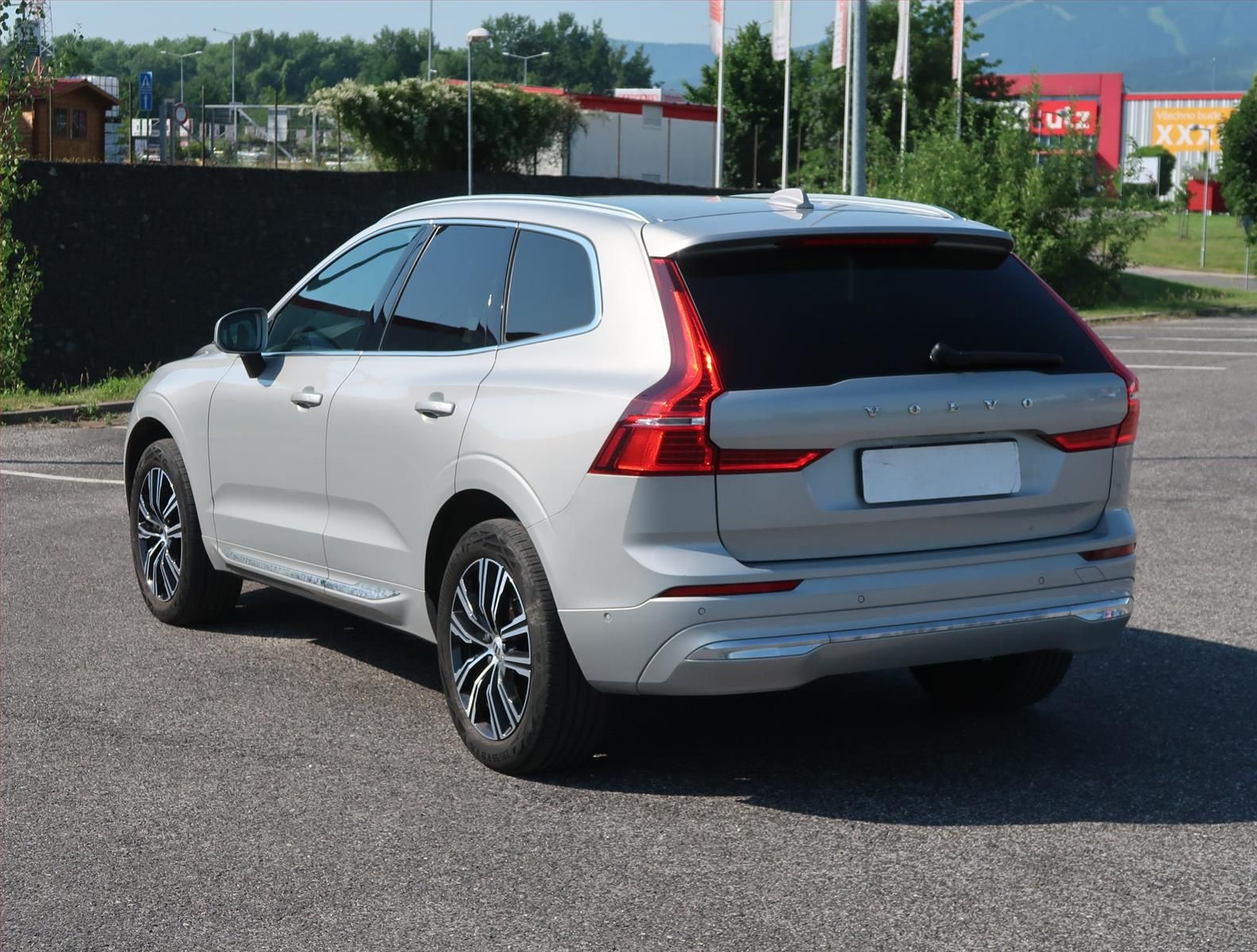 Volvo XC60, D5 AWD, Momentum, 4X4 - fotka 4