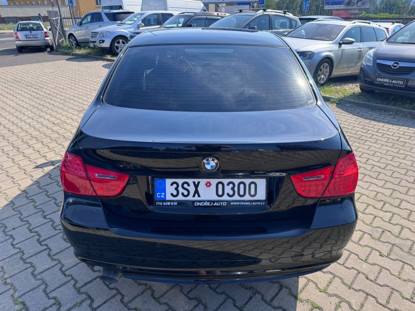 BMW Řada 3, E90 2,0D 85 KW PĚKNÝ - fotka 5