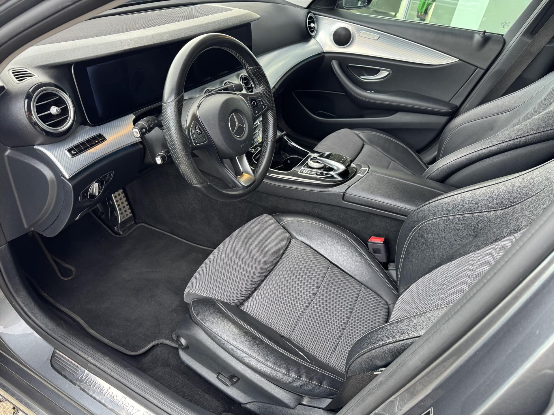 Mercedes-Benz Třídy E, E 220d 4M All-terrain - fotka 6