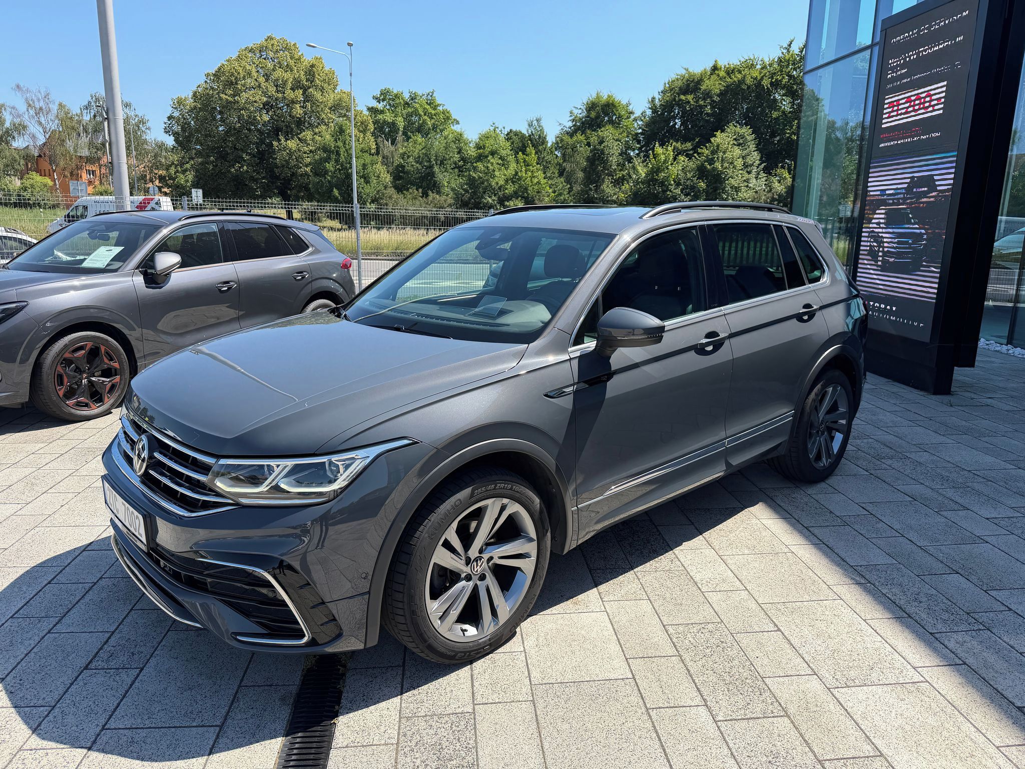 Volkswagen Tiguan, R-line 2.0 TDI 110 kW 4MOT DSG - fotka 4