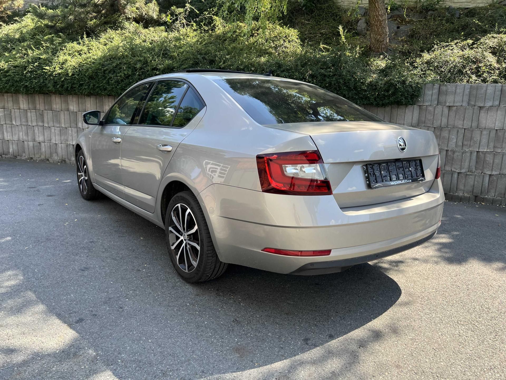 Škoda Octavia, FL 1.6 TDi 85 kW TOP STAV - fotka 4