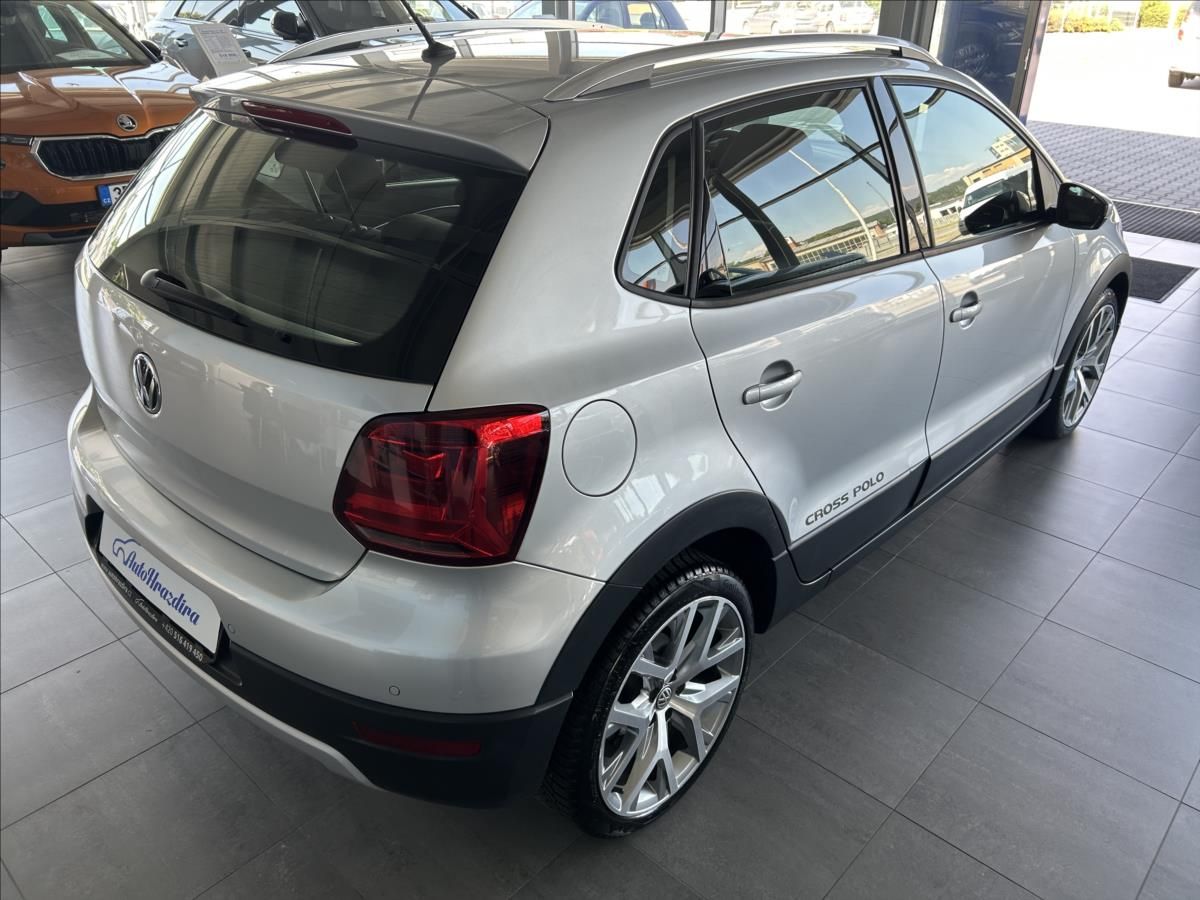 Volkswagen Polo, 1,2   TSI,CROSS,SERVISKA,1.MAJ - fotka 6