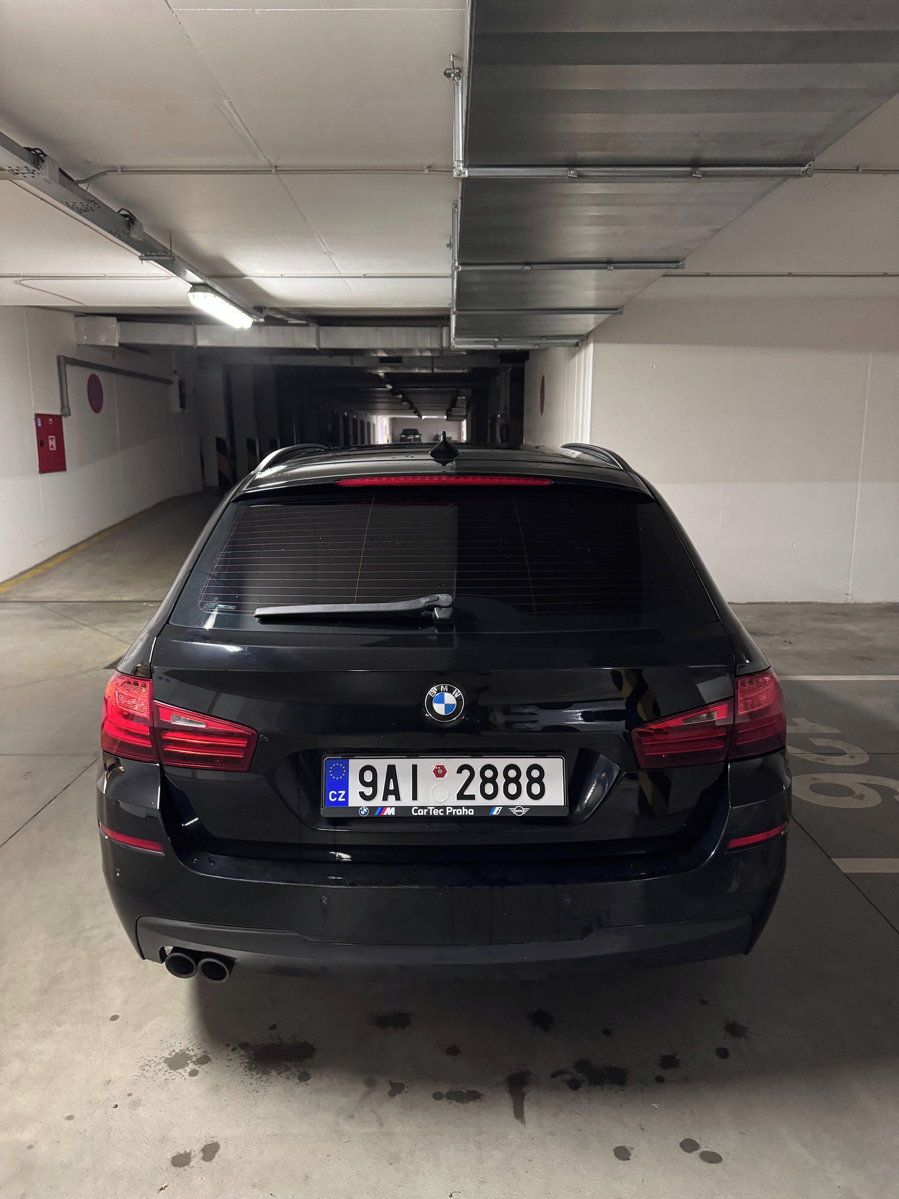 BMW Řada 5, F11 530dx LCI černá Mpaket taž - fotka 5